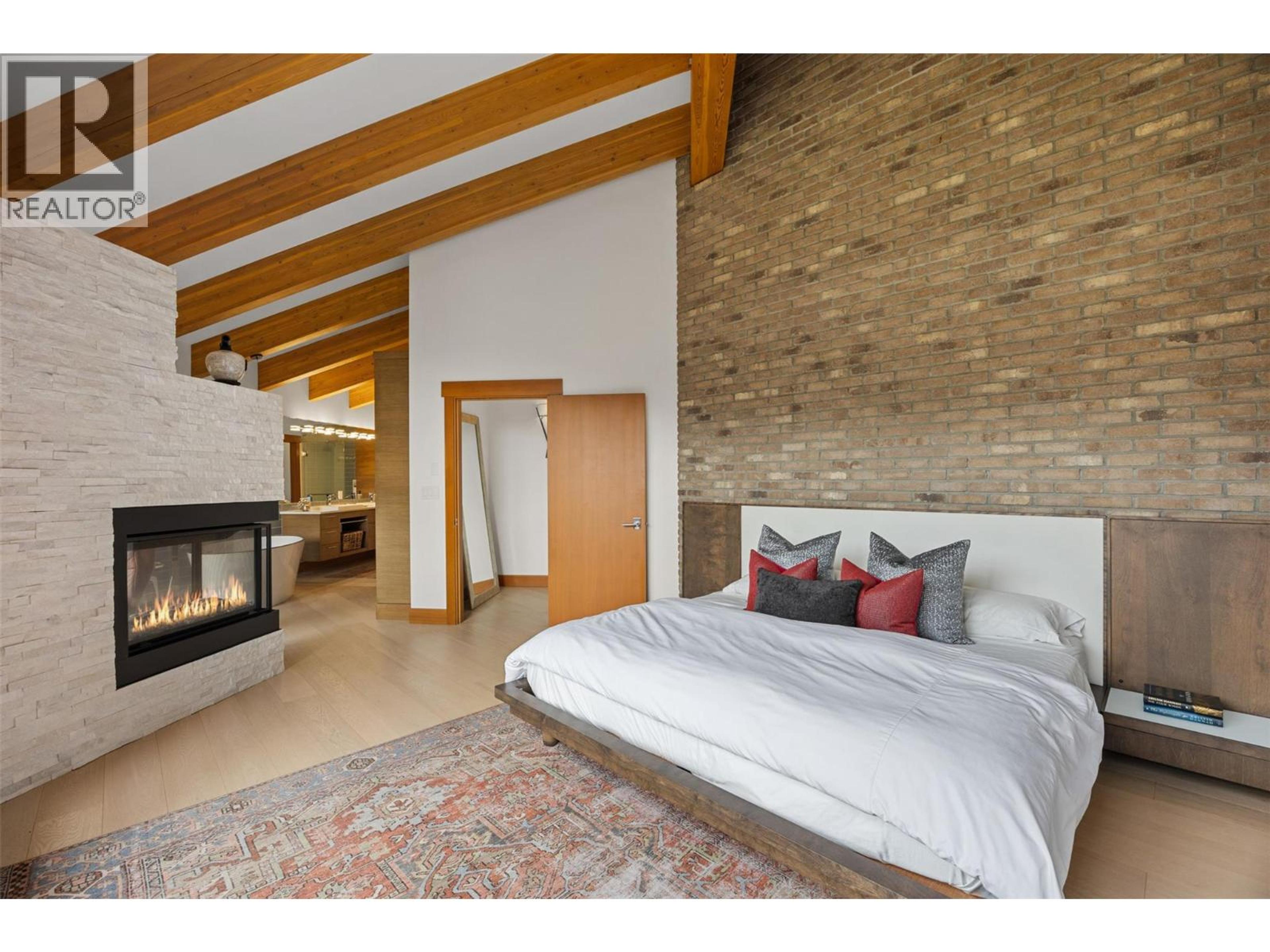 4249 BELLA VISTA DRIVE - 38