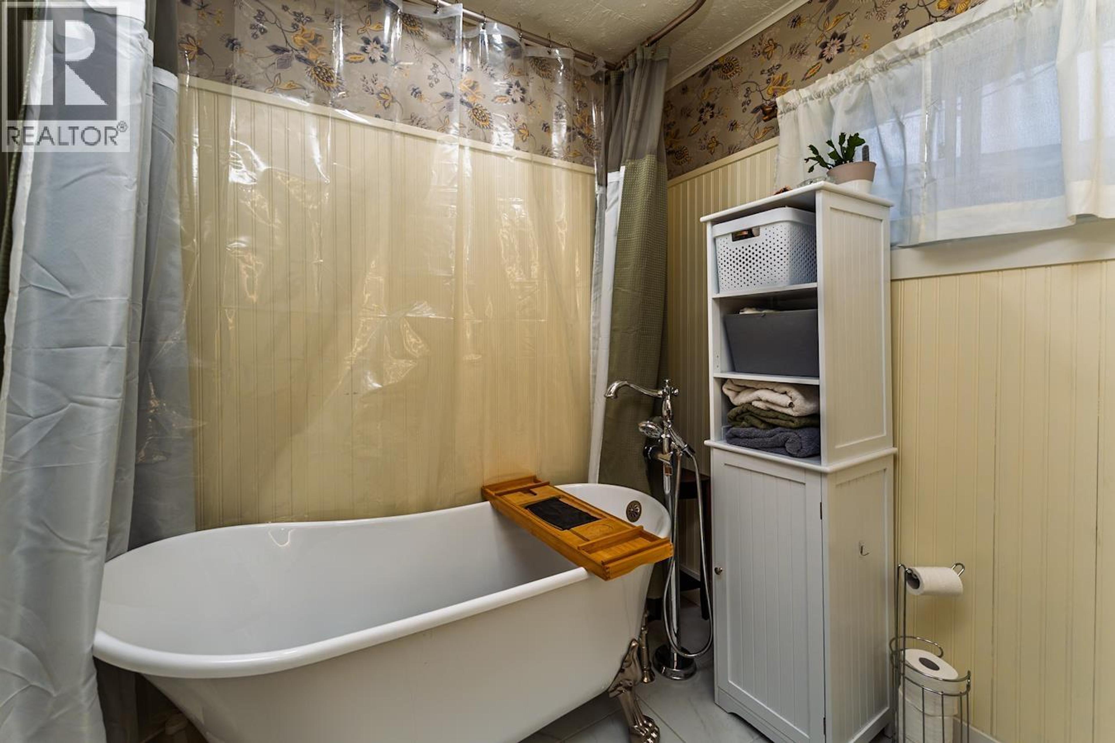 2373 REGENTS CRESCENT - 9