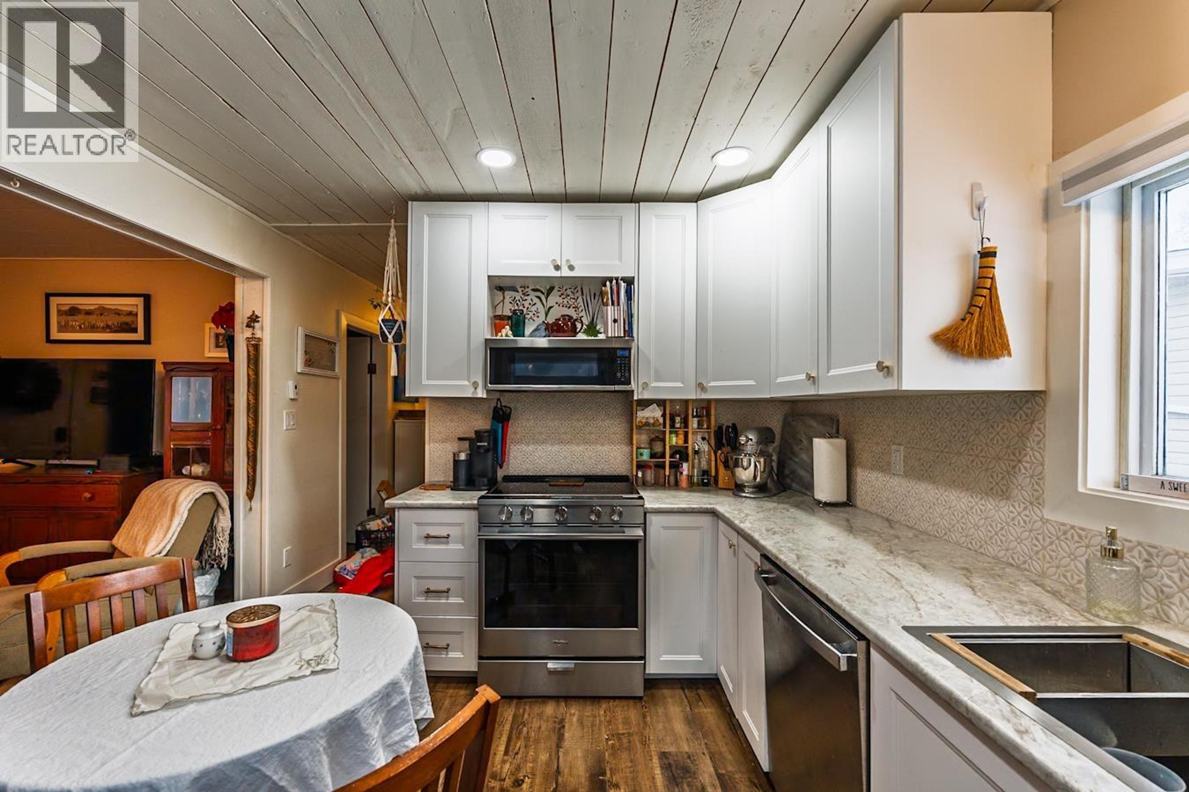 2373 REGENTS CRESCENT - 5