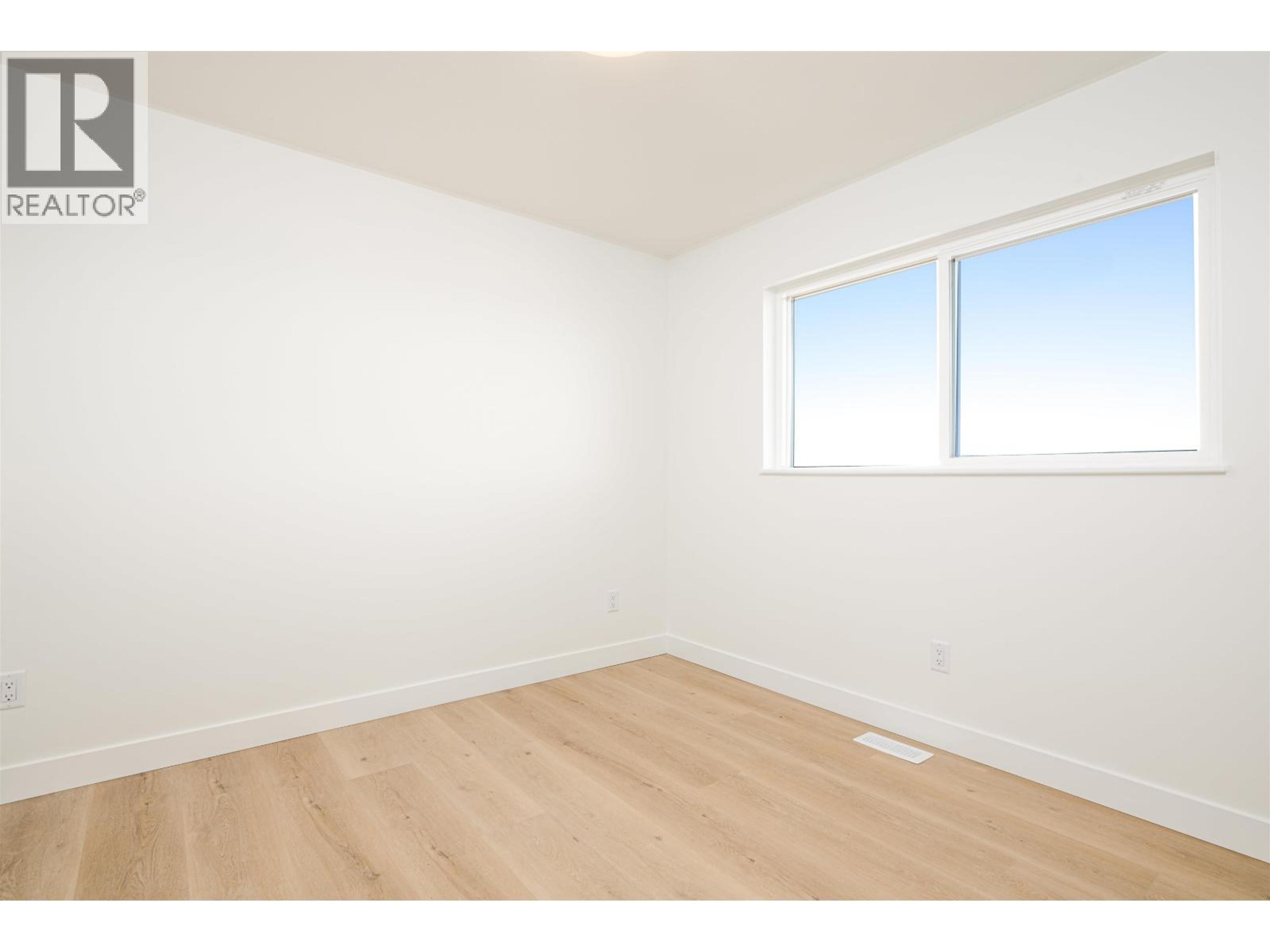 #101 7785 SOUTHRIDGE AVENUE - 22