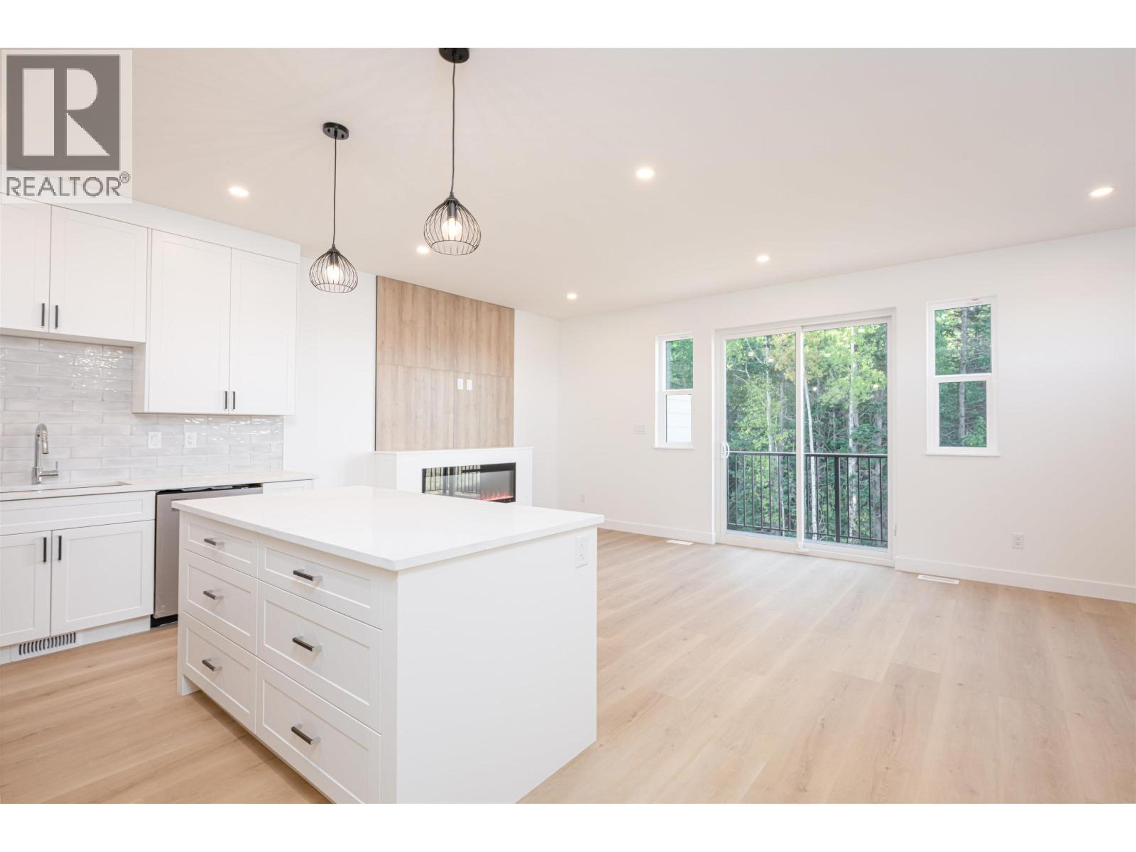 #101 7785 SOUTHRIDGE AVENUE - 9