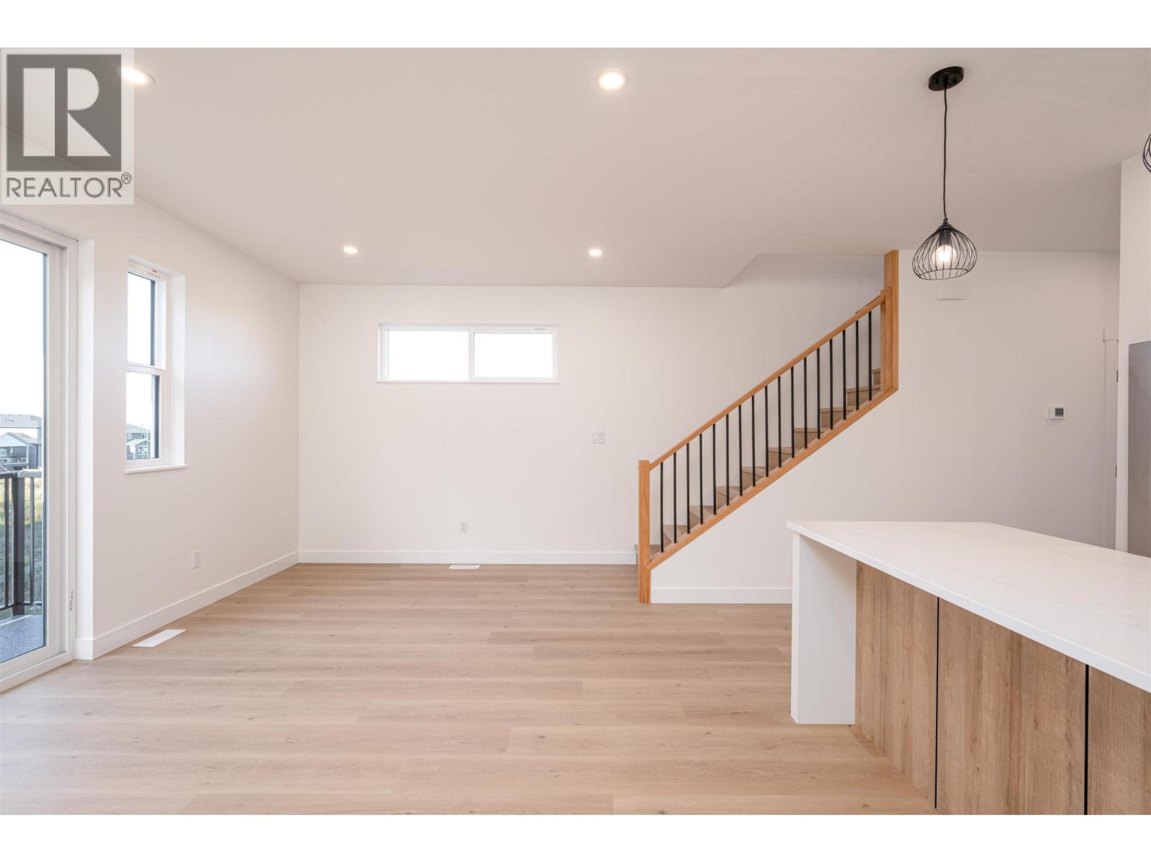 #101 7785 SOUTHRIDGE AVENUE - 12