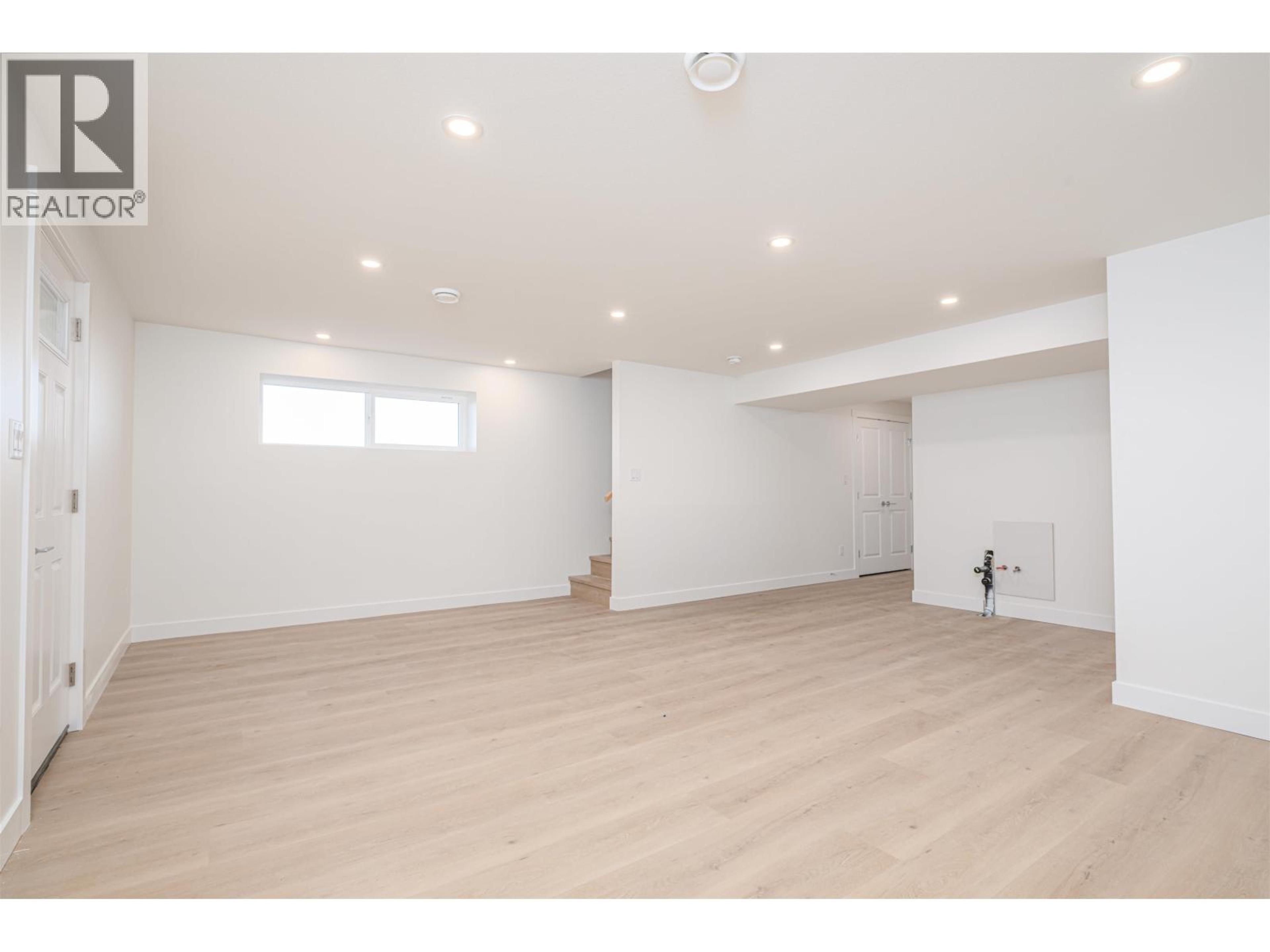 #101 7785 SOUTHRIDGE AVENUE - 27