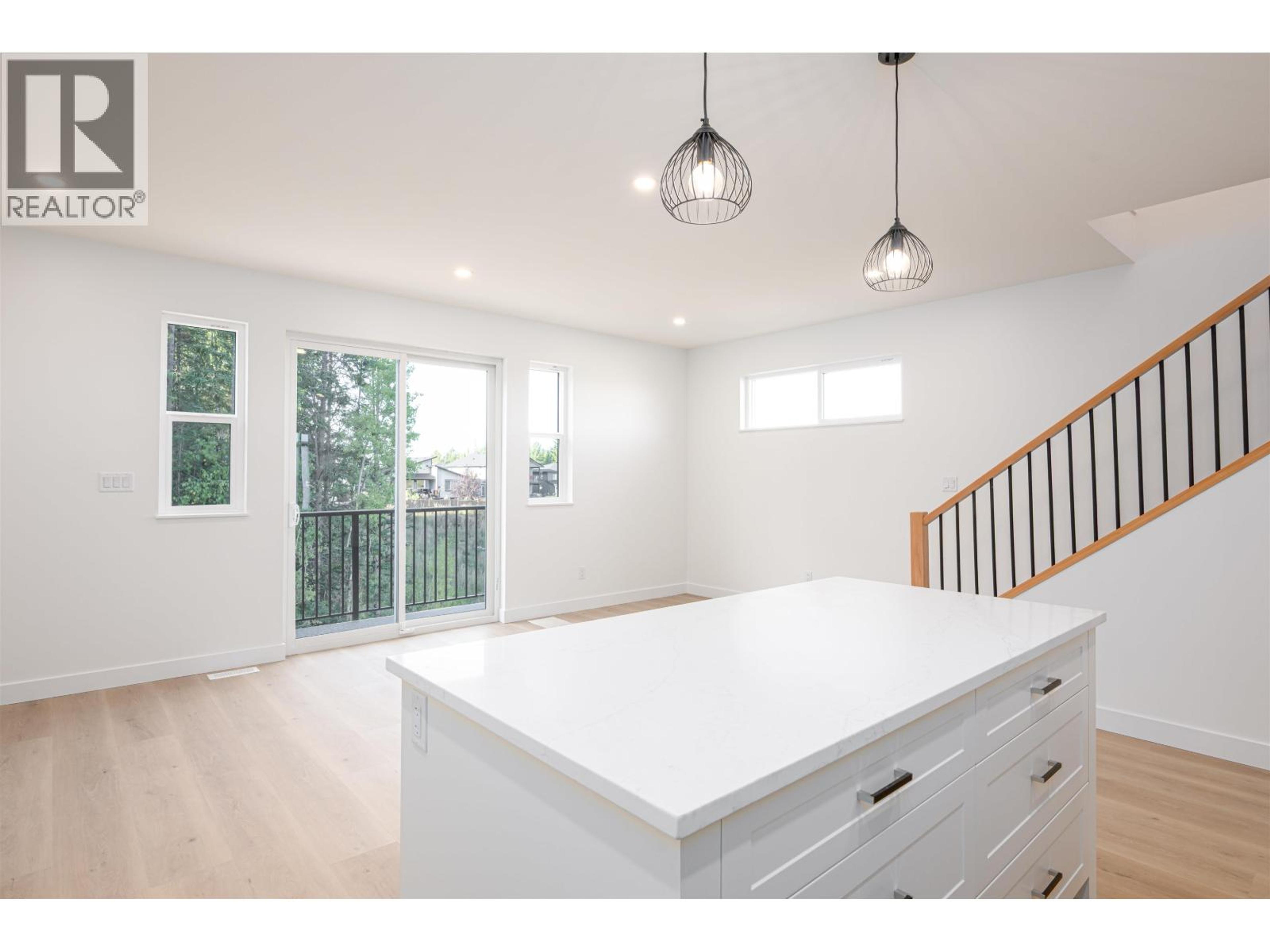 #102 7785 SOUTHRIDGE AVENUE - 11