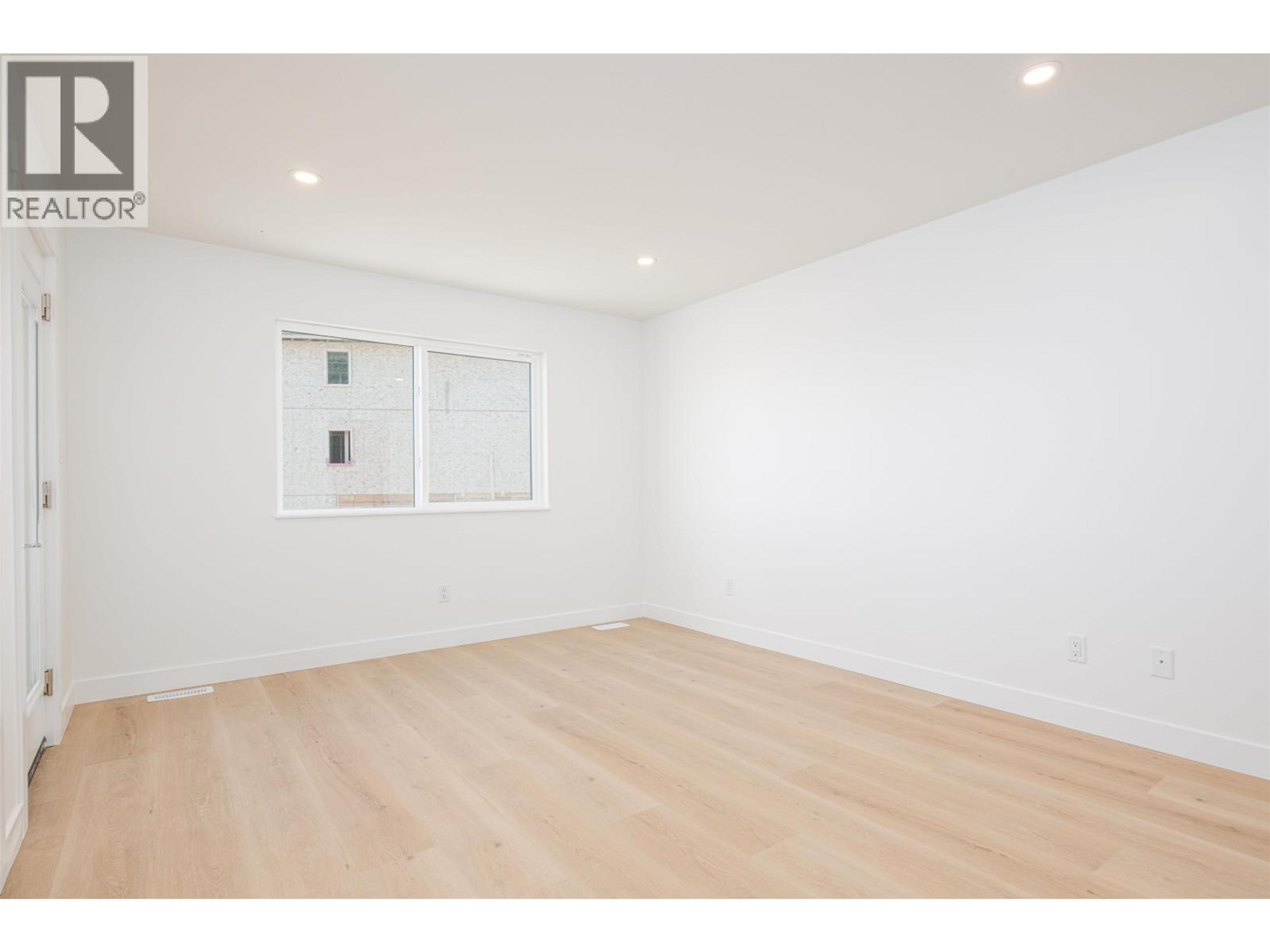 #102 7785 SOUTHRIDGE AVENUE - 17