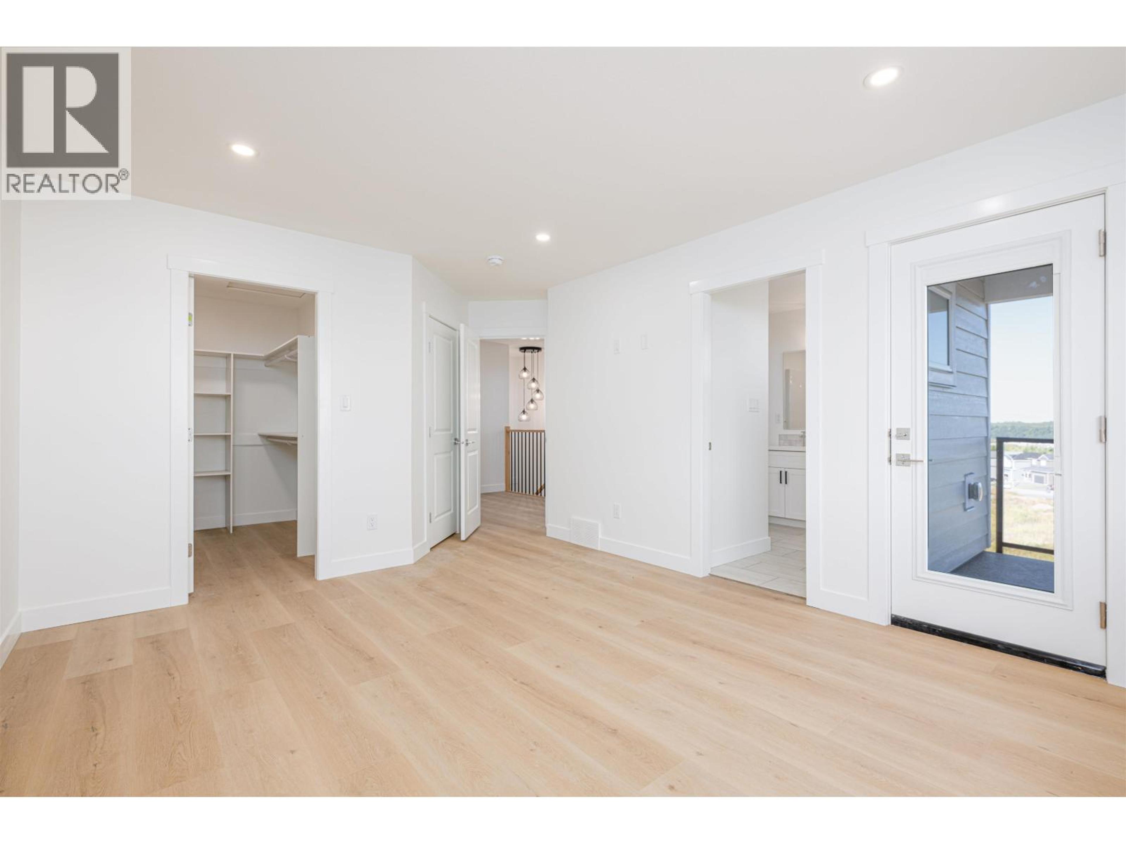 #102 7785 SOUTHRIDGE AVENUE - 16