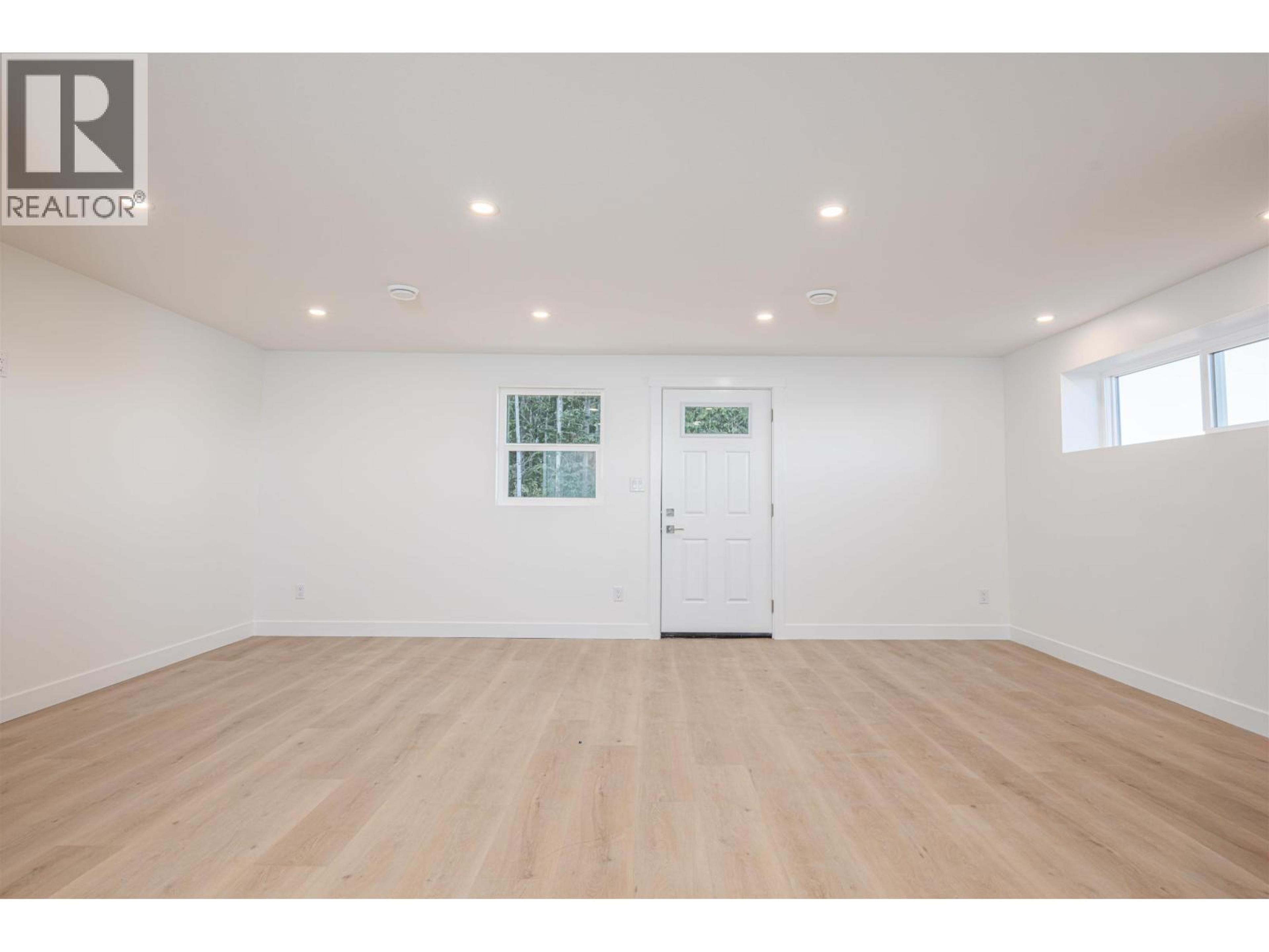 #102 7785 SOUTHRIDGE AVENUE - 26