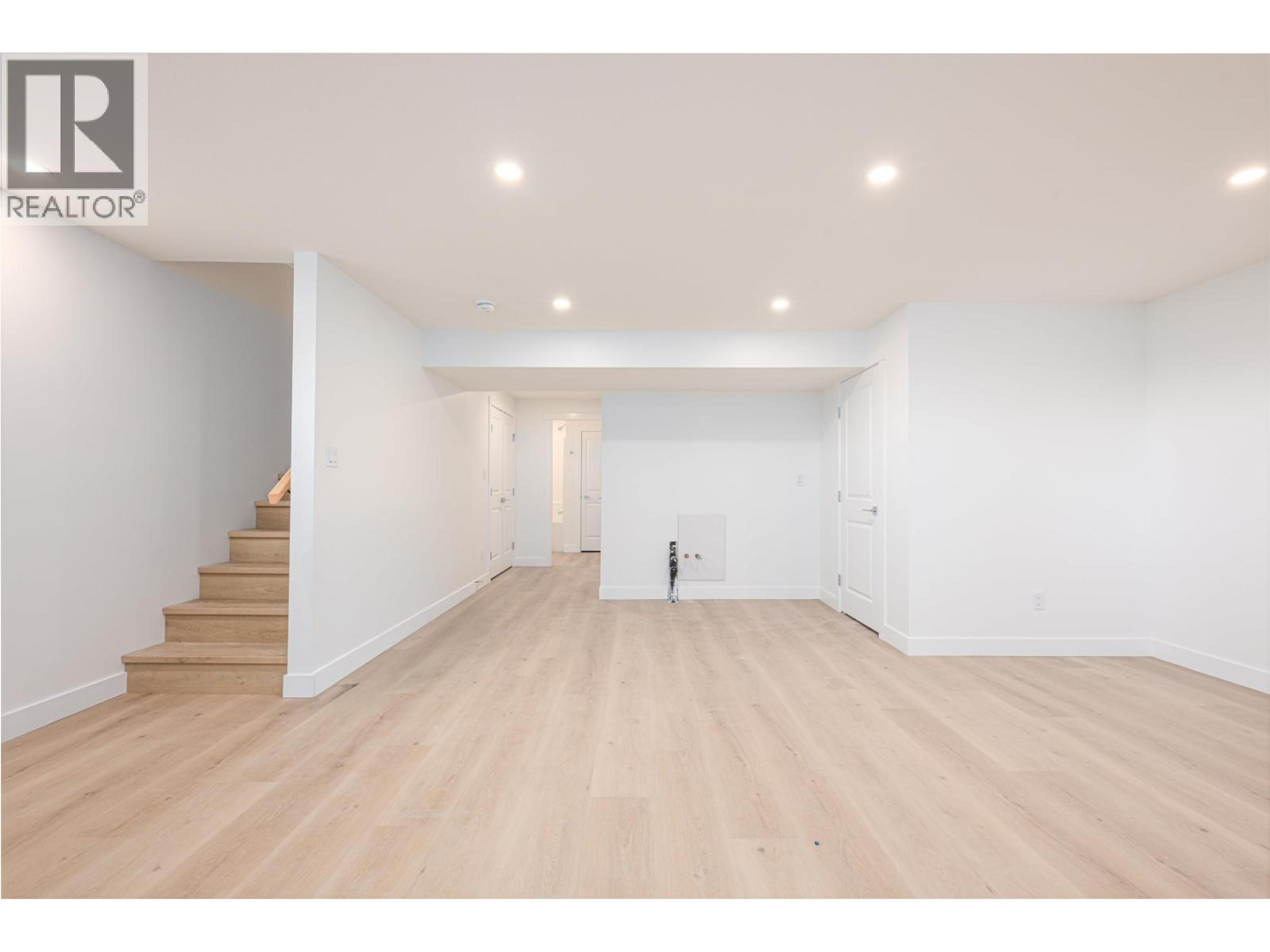 #102 7785 SOUTHRIDGE AVENUE - 25