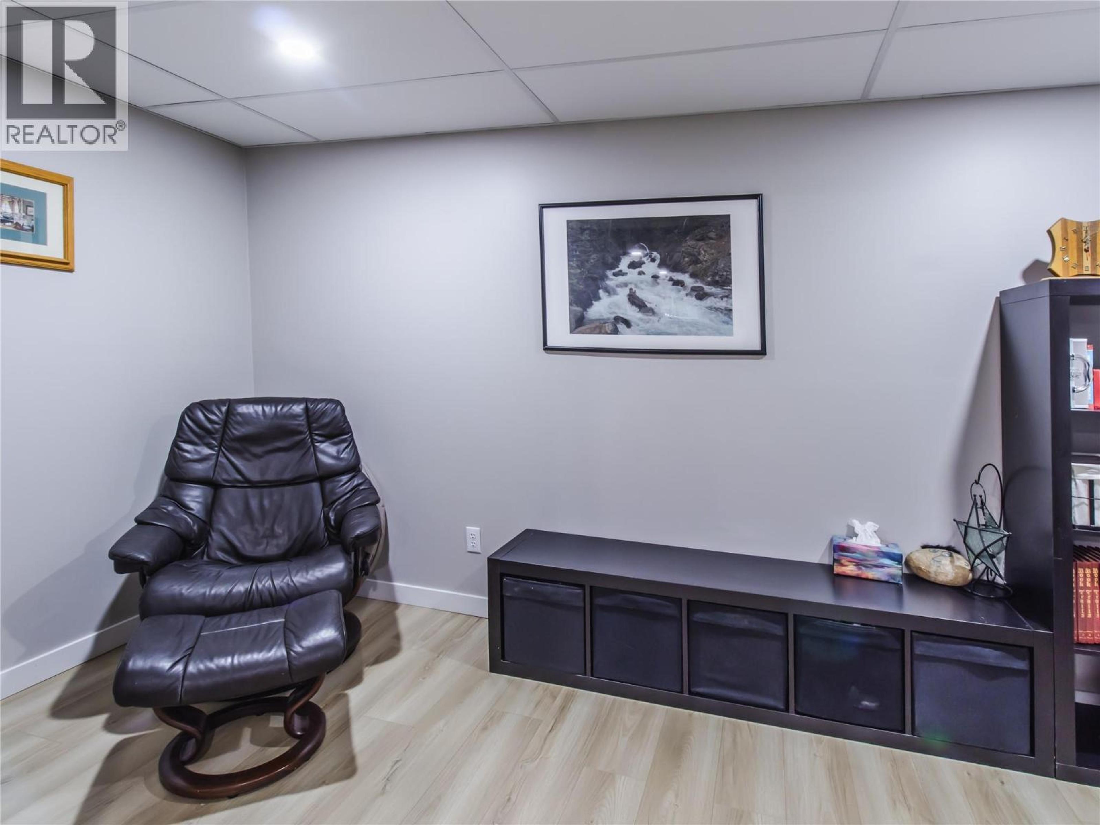 2876 JUNIPER CRESCENT - 23