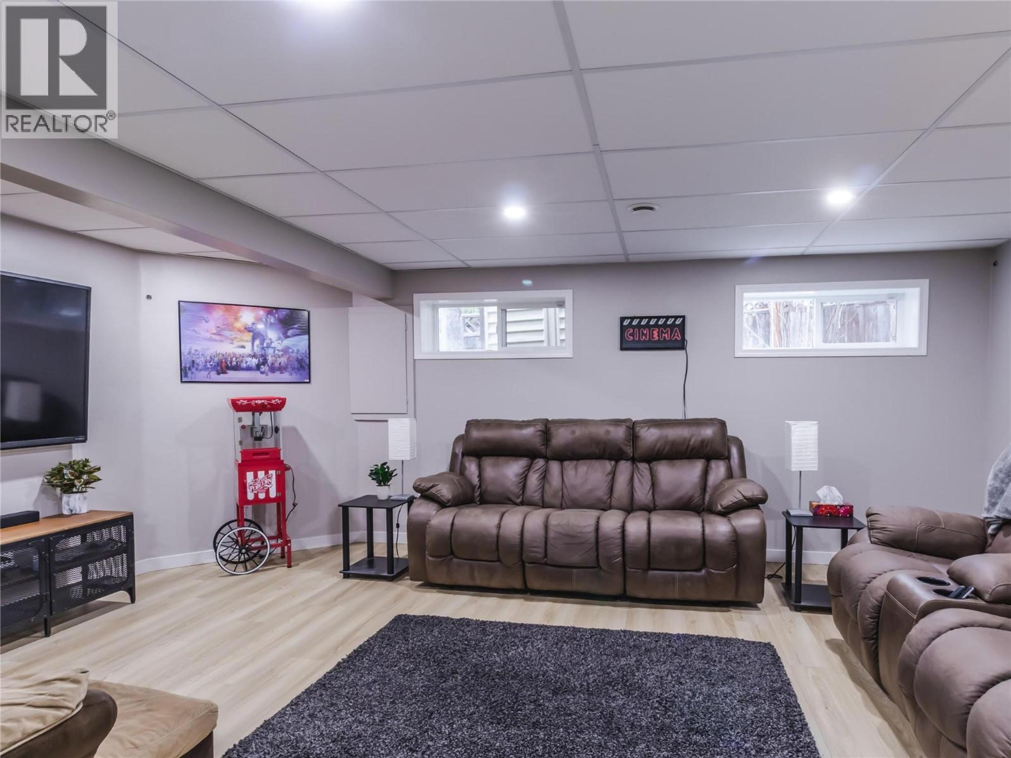 2876 JUNIPER CRESCENT - 21