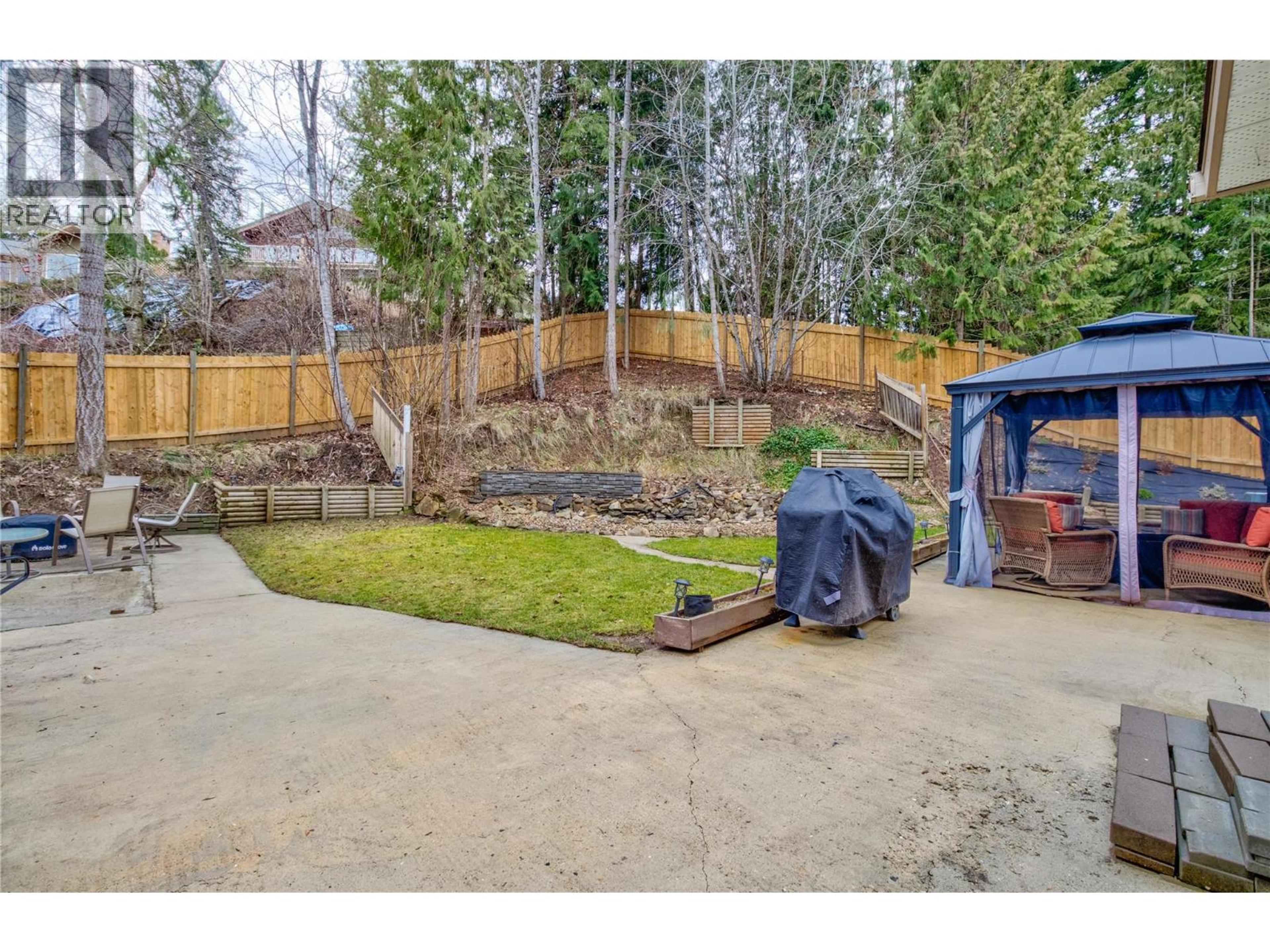 2876 JUNIPER CRESCENT - 37