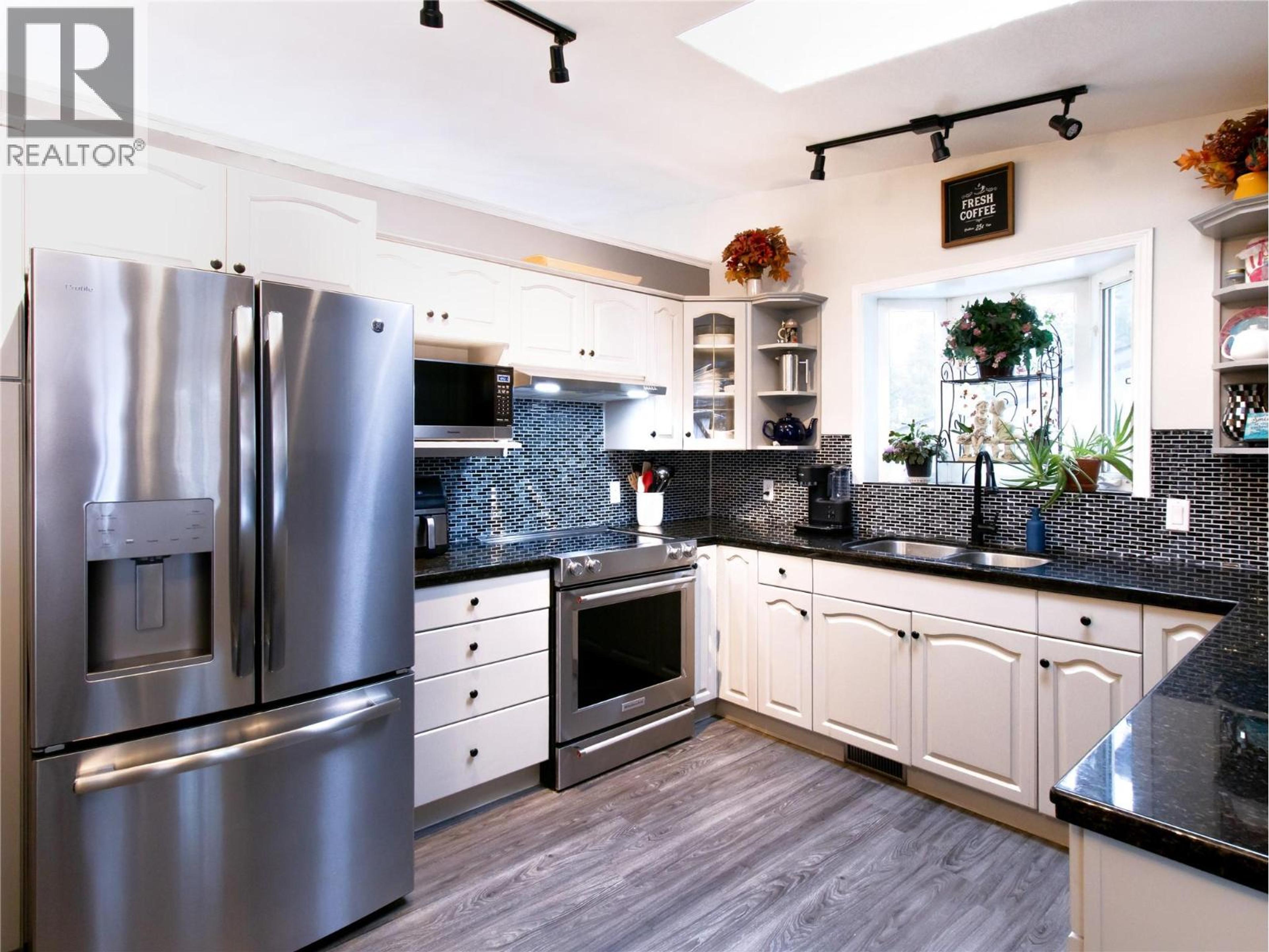 2876 JUNIPER CRESCENT - 5