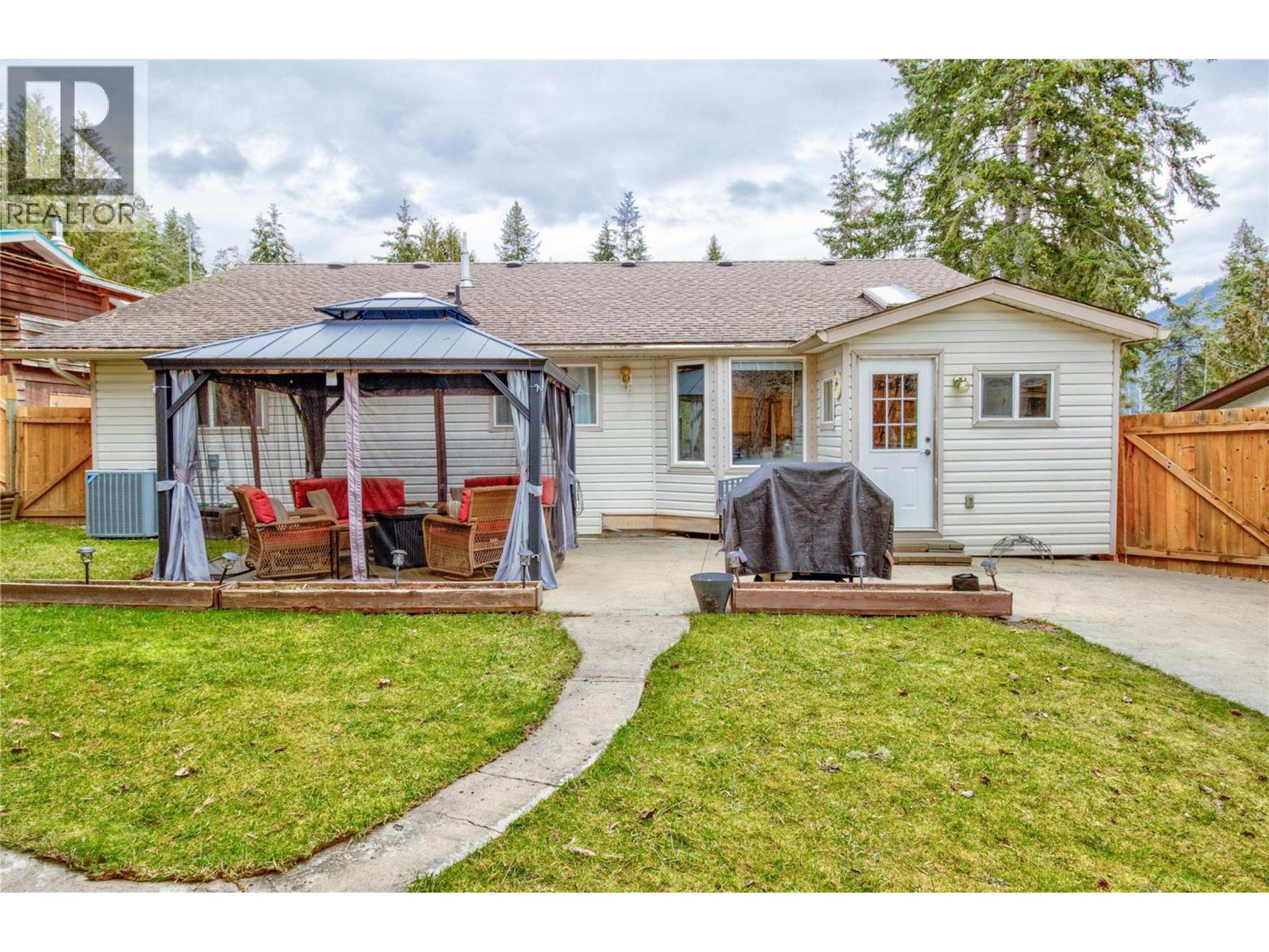 2876 JUNIPER CRESCENT - 40