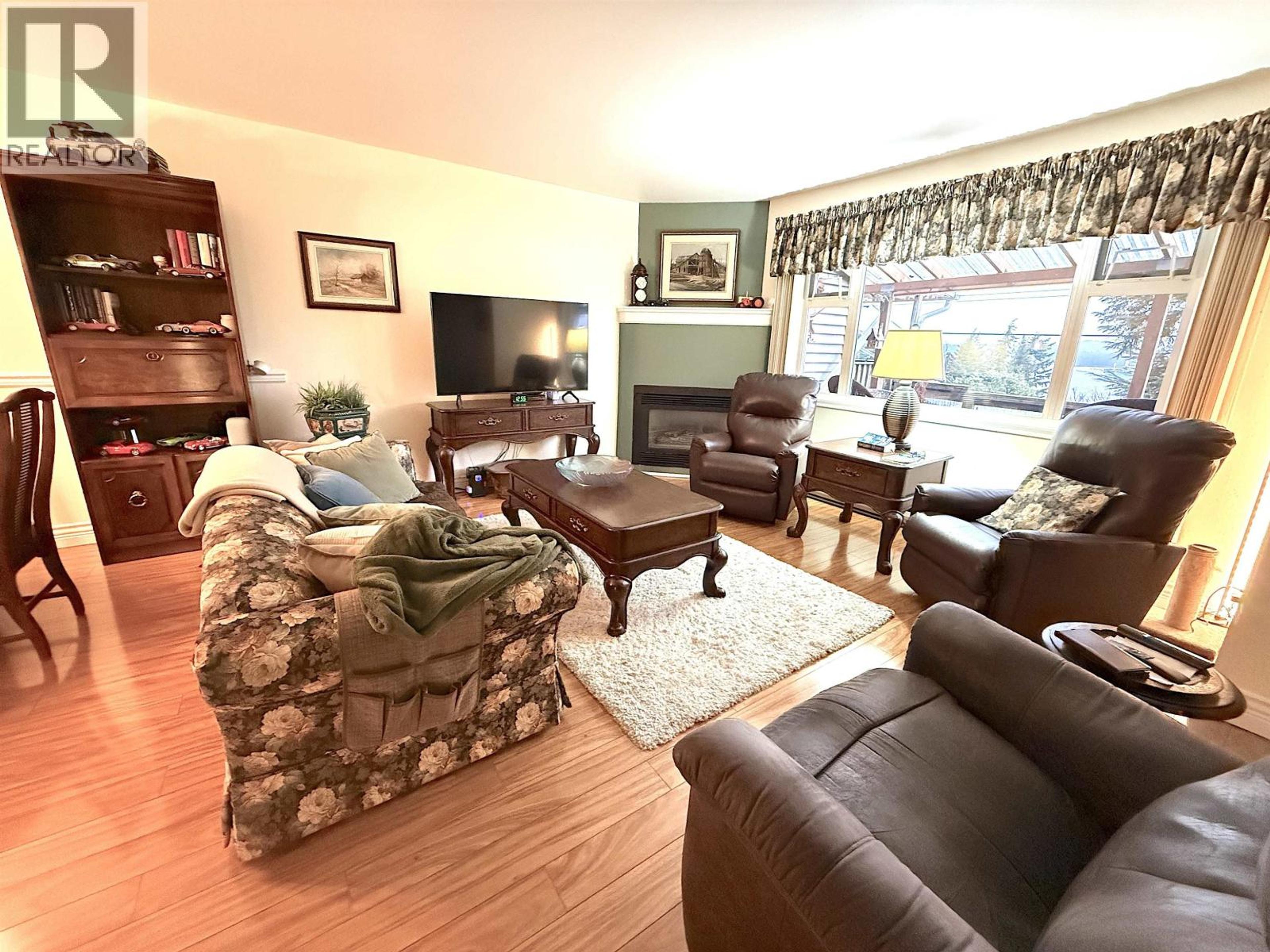 594 E 4TH AVENUE - 11