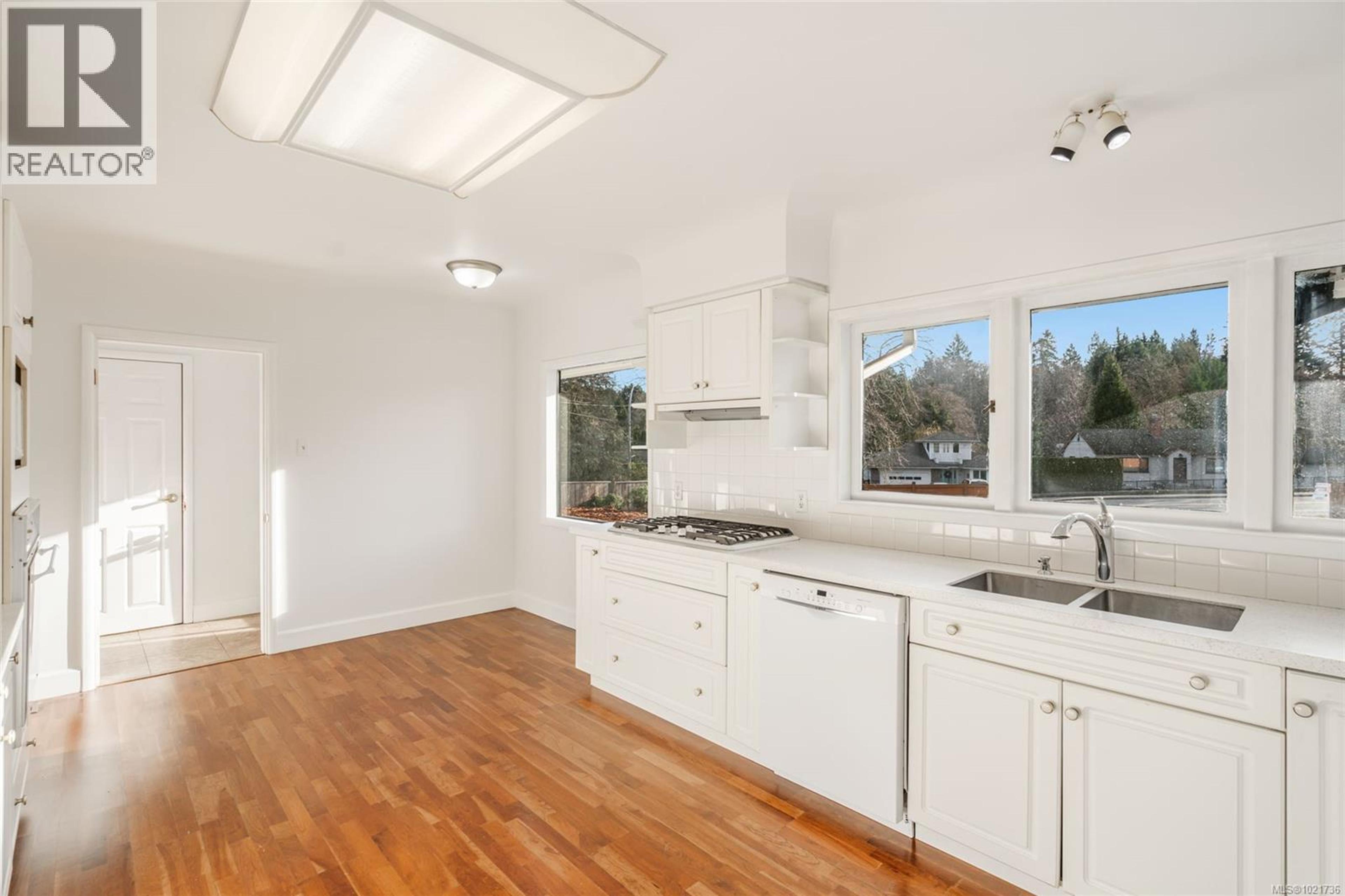 441 MEMORIAL AVE - 14