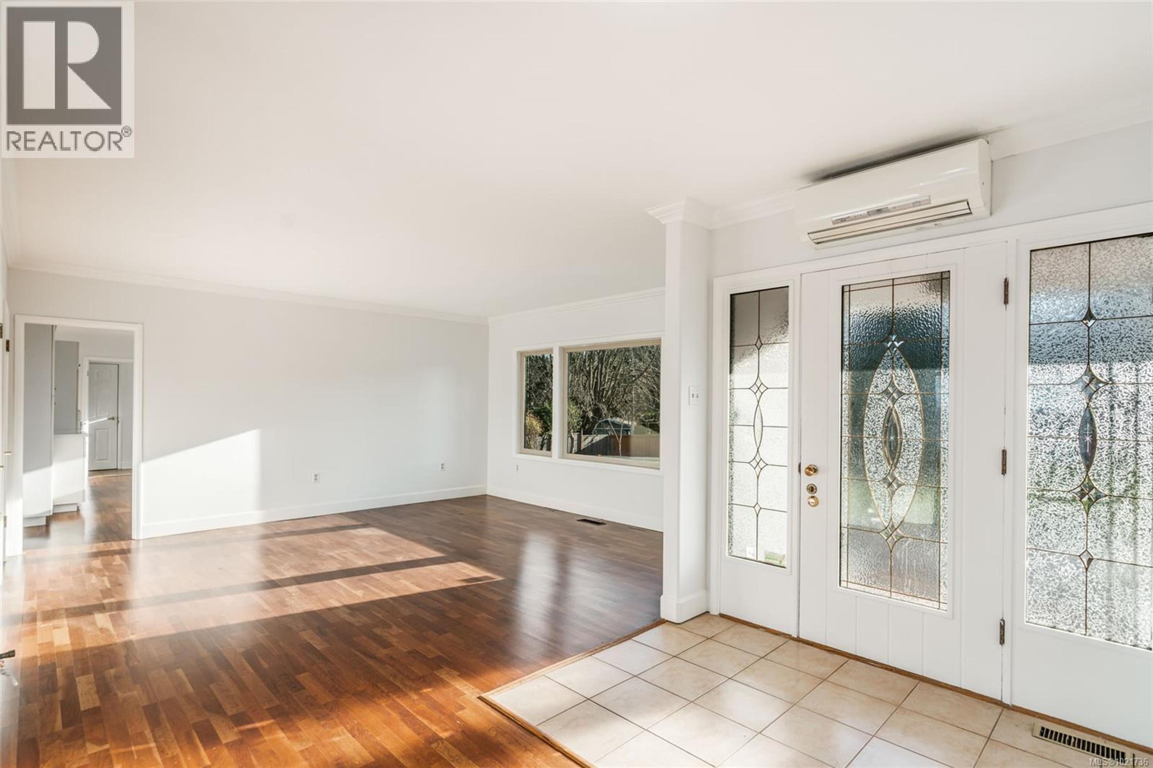 441 MEMORIAL AVE - 6