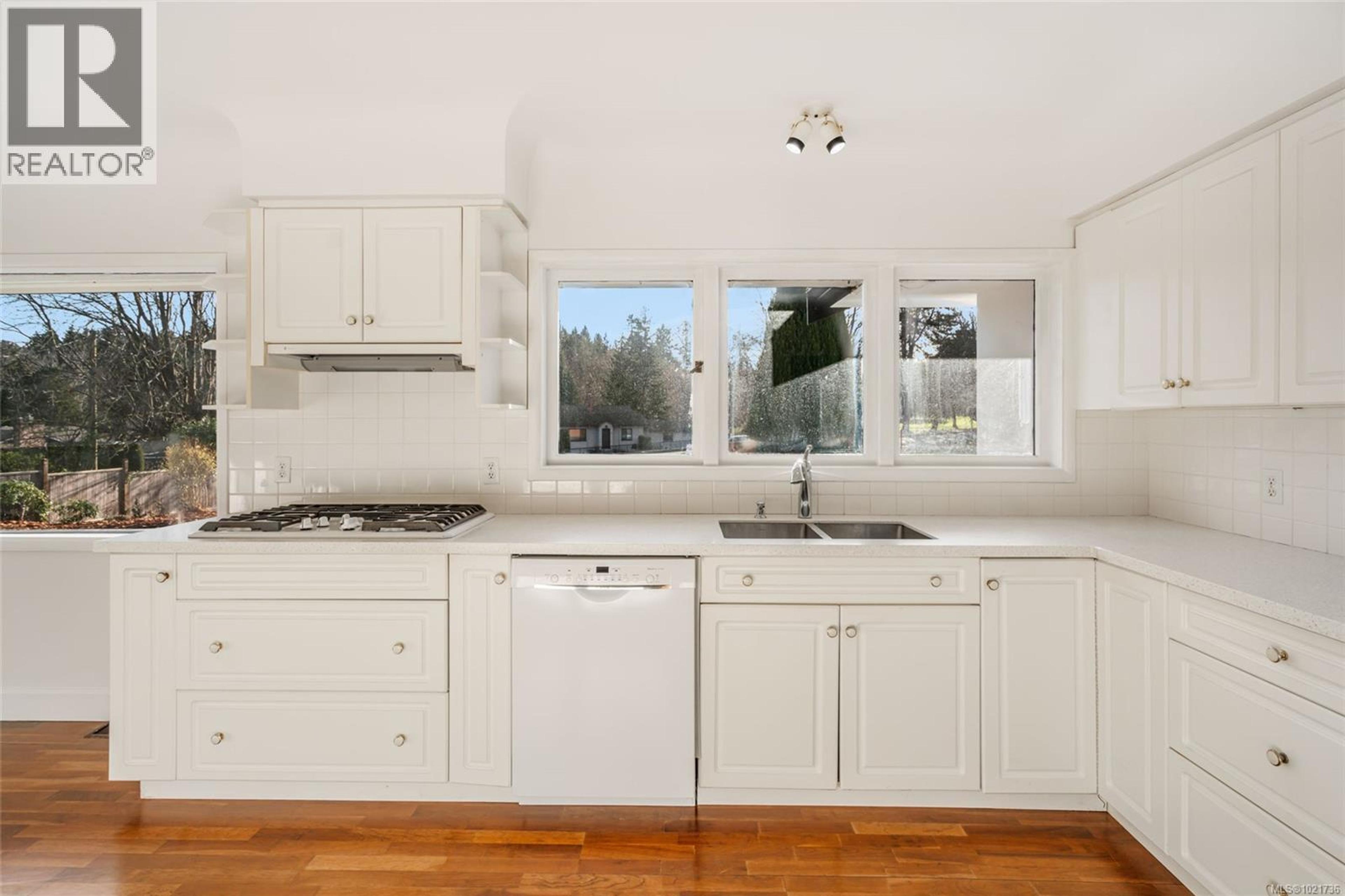 441 MEMORIAL AVE - 19