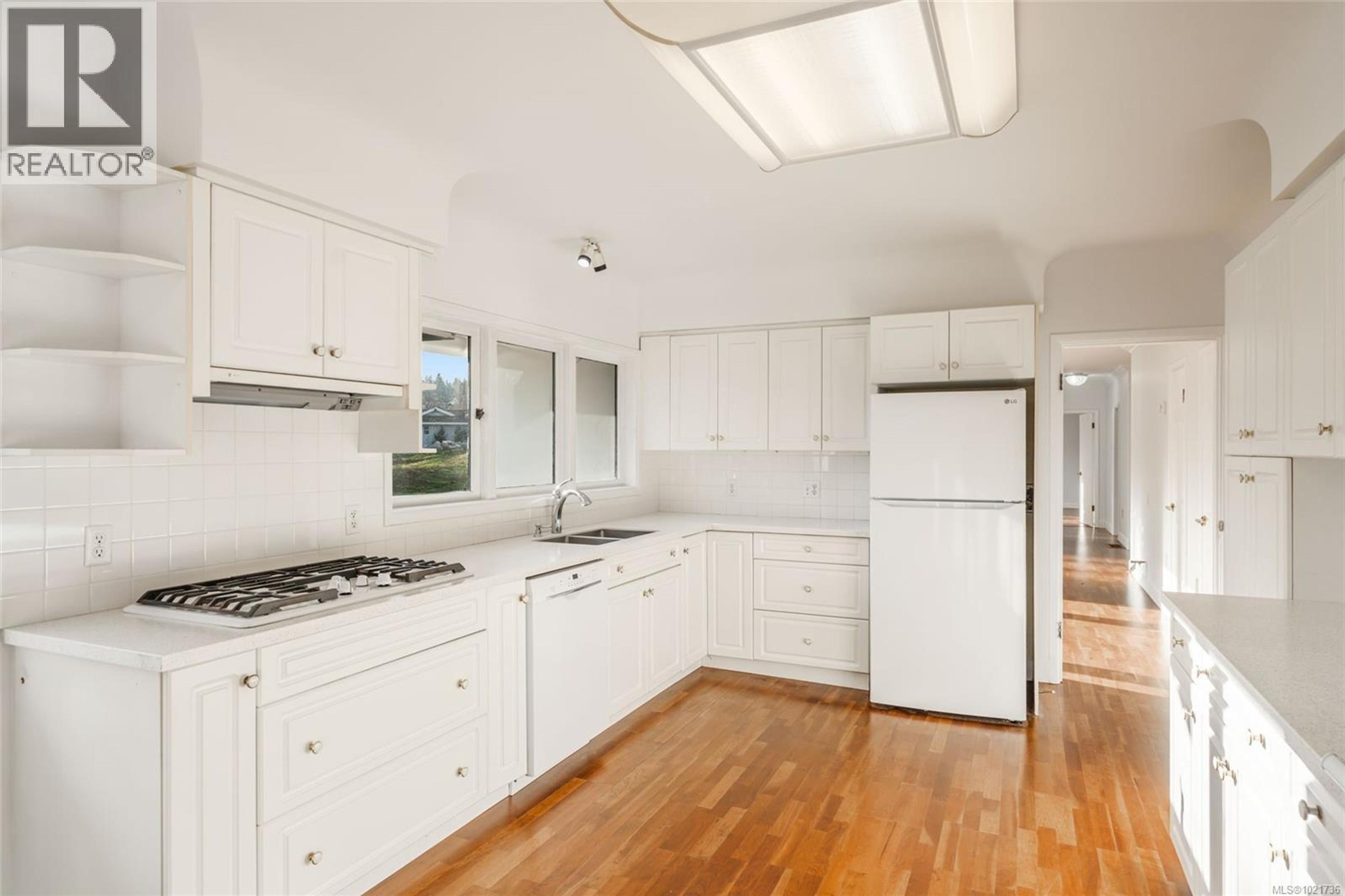 441 MEMORIAL AVE - 15