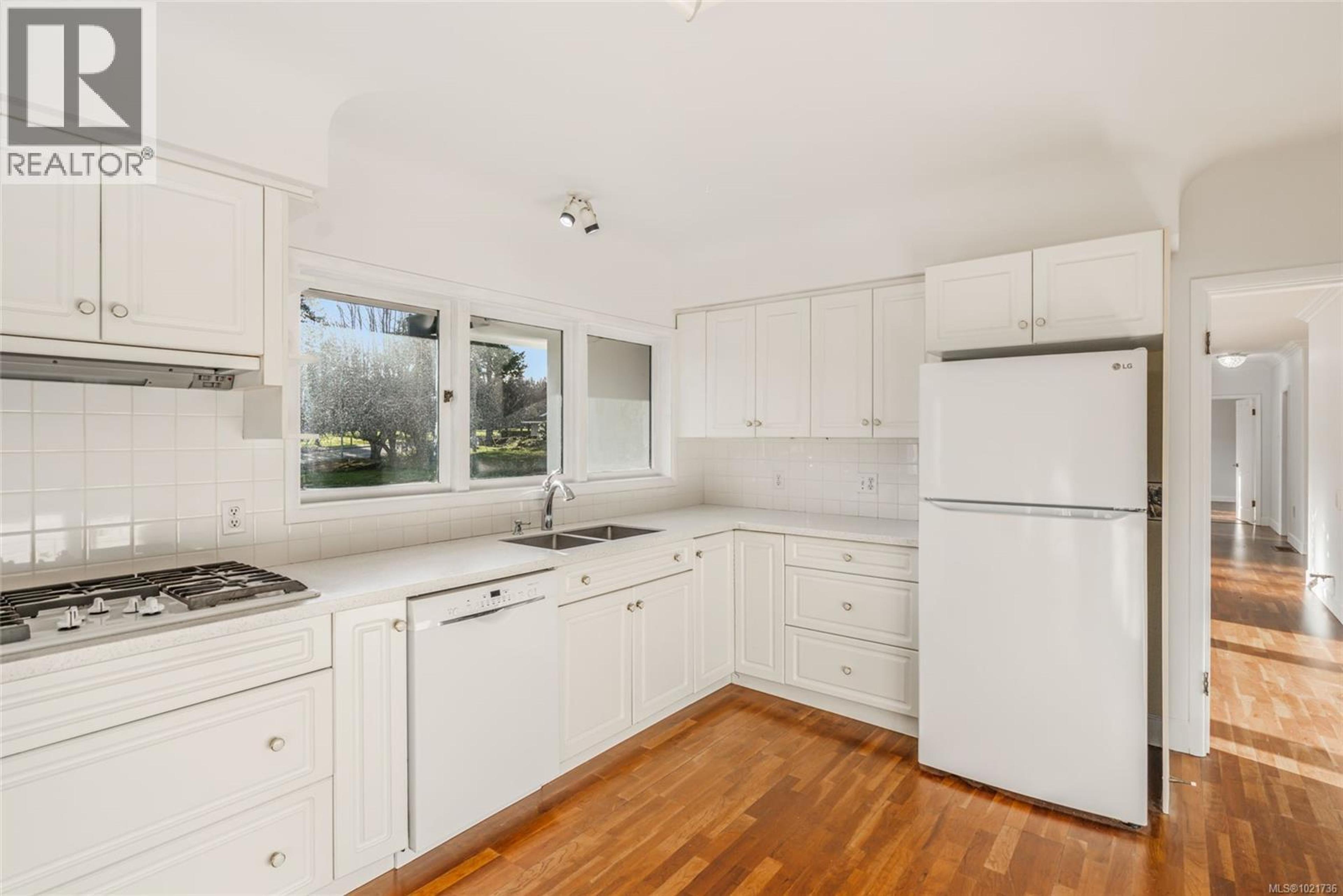 441 MEMORIAL AVE - 17