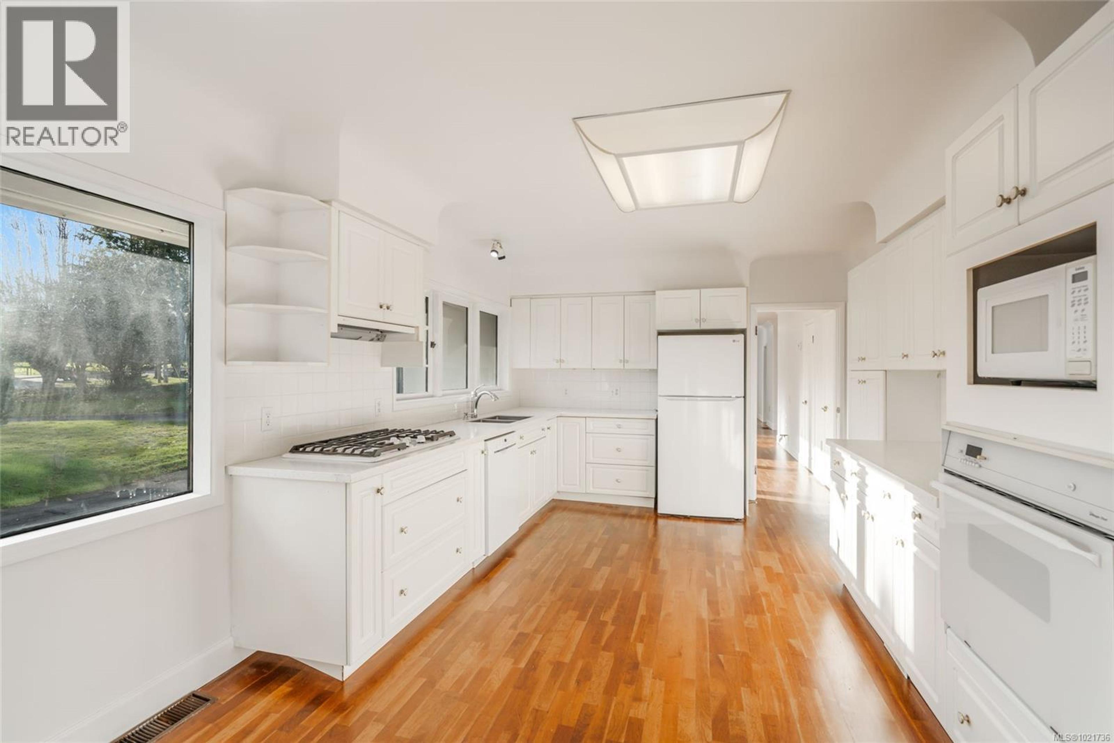 441 MEMORIAL AVE - 16