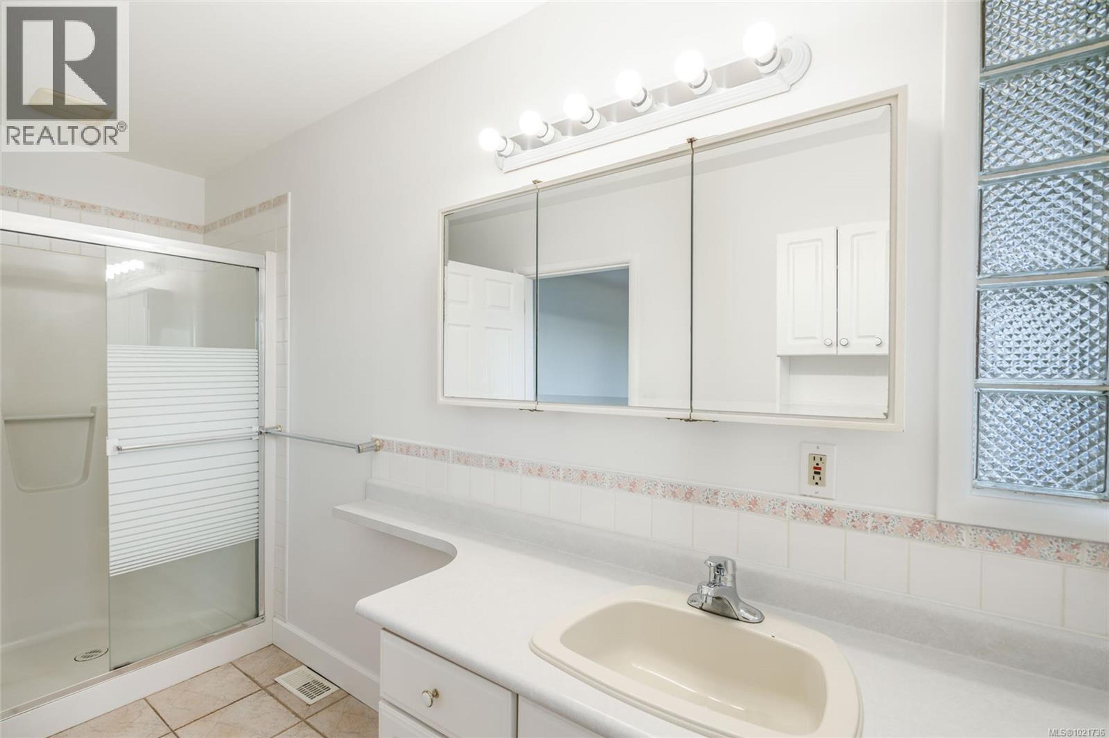 441 MEMORIAL AVE - 23