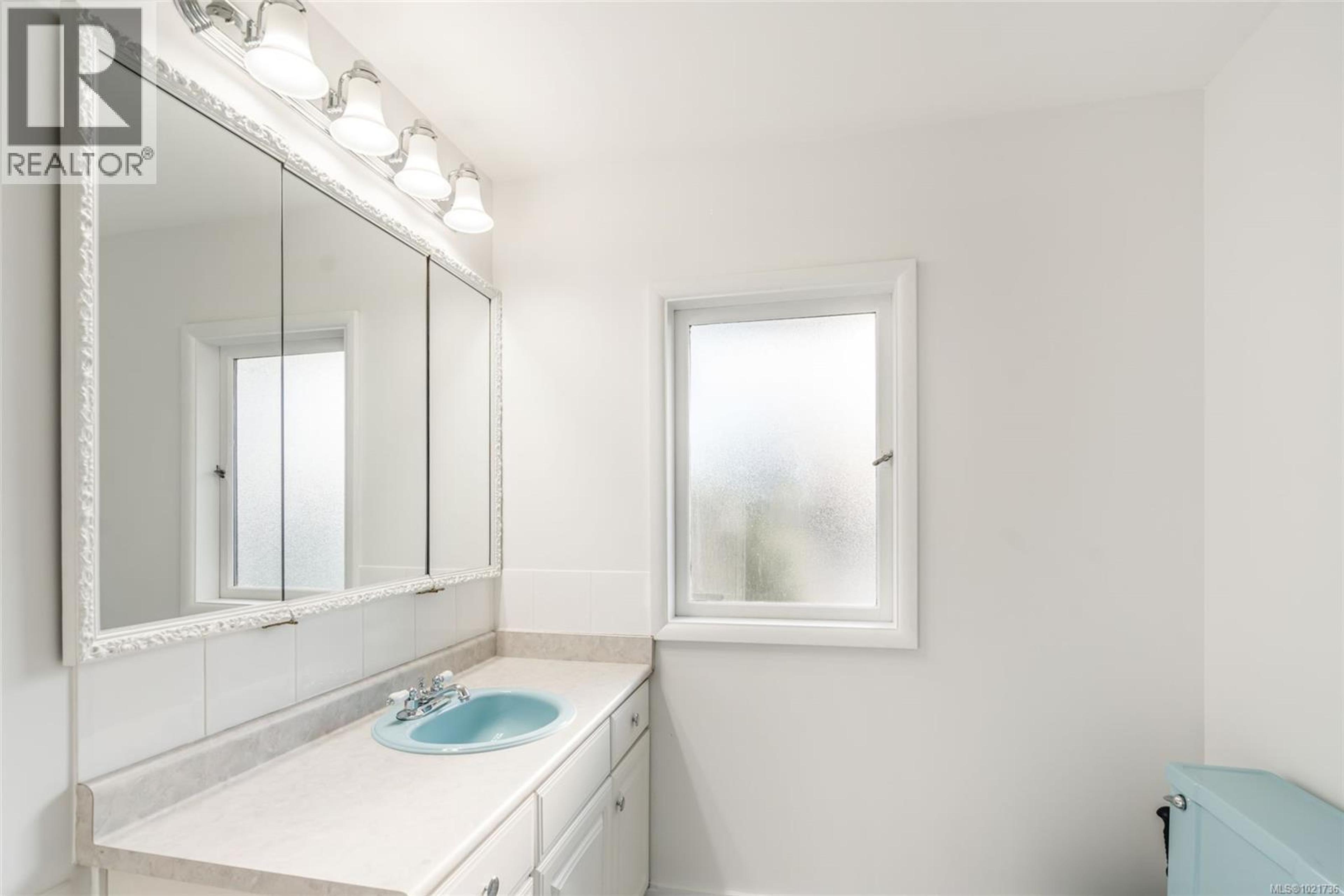 441 MEMORIAL AVE - 25