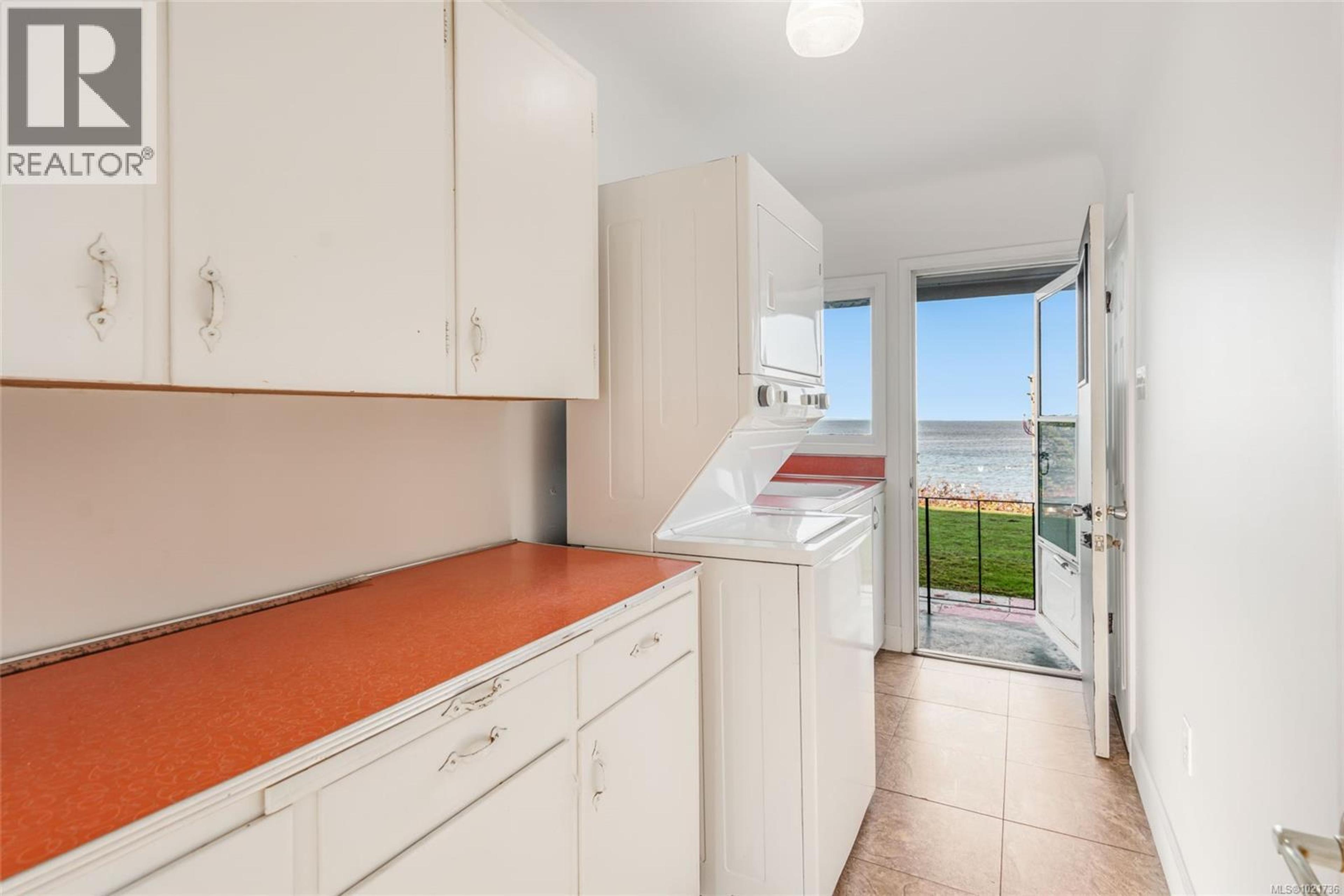 441 MEMORIAL AVE - 27