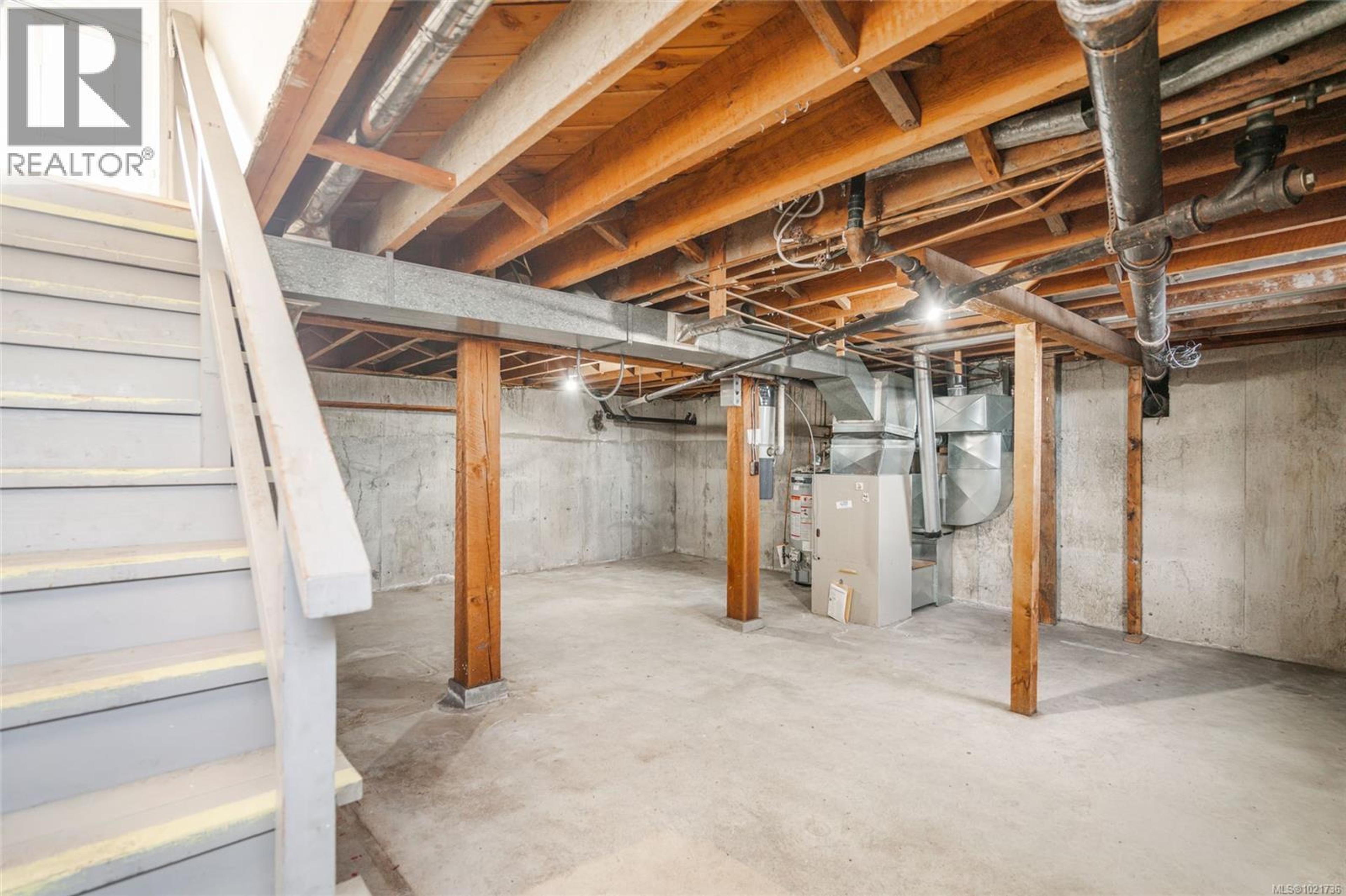 441 MEMORIAL AVE - 28