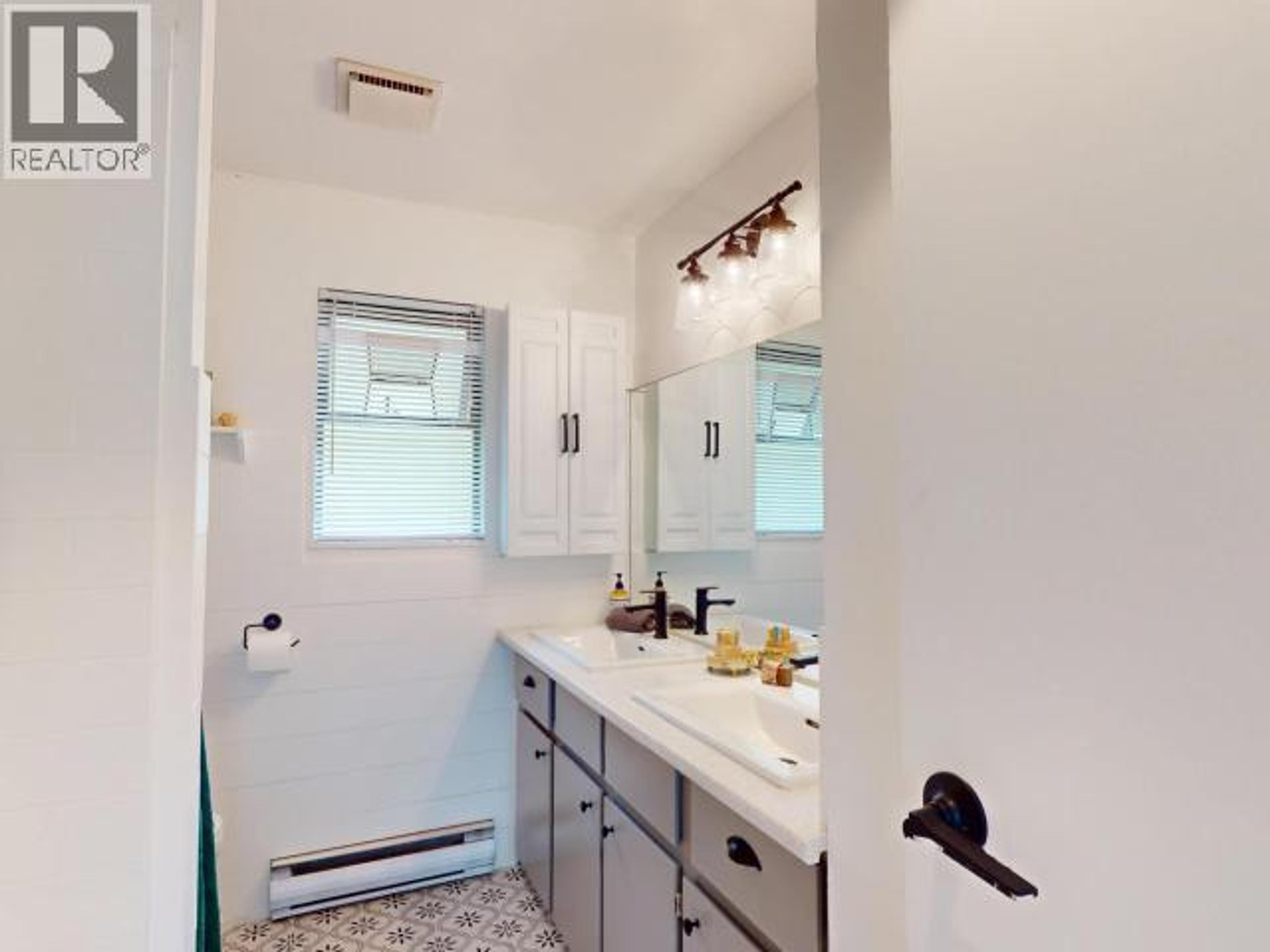 7889 HIGHWAY 101 - 32