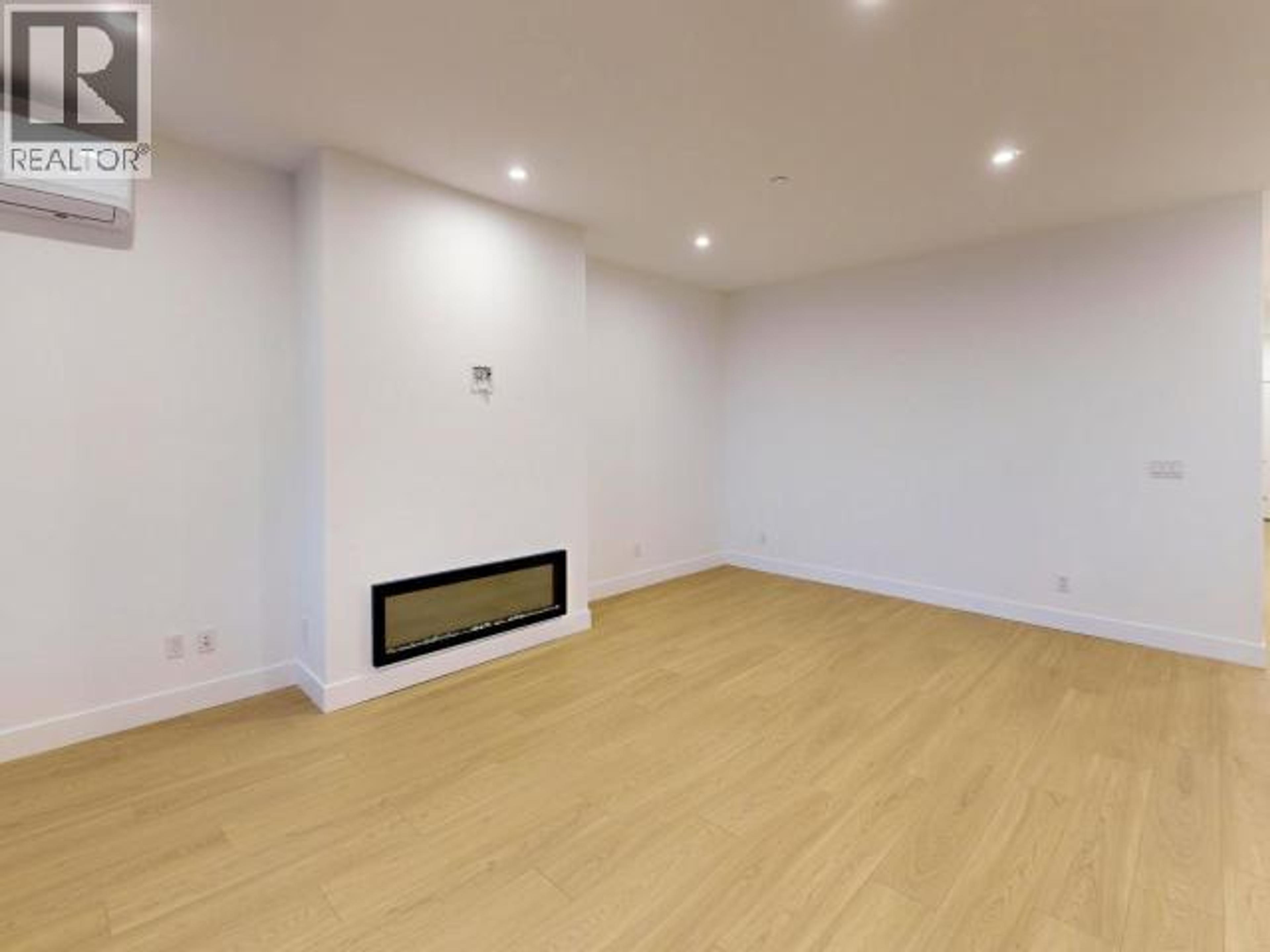 #C203 6900 BURNABY STREET - 9