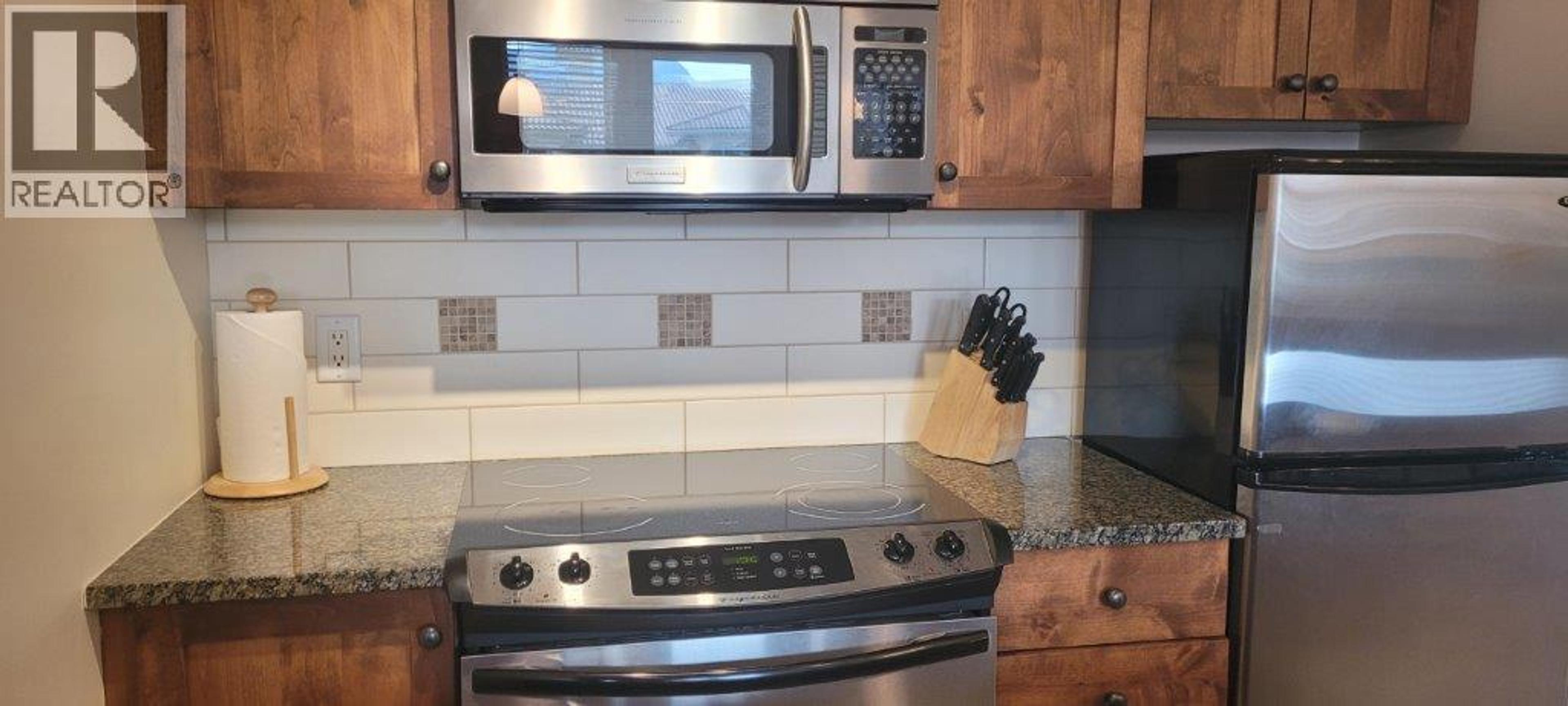 #205 4200 LAKESHORE DRIVE - Image 2