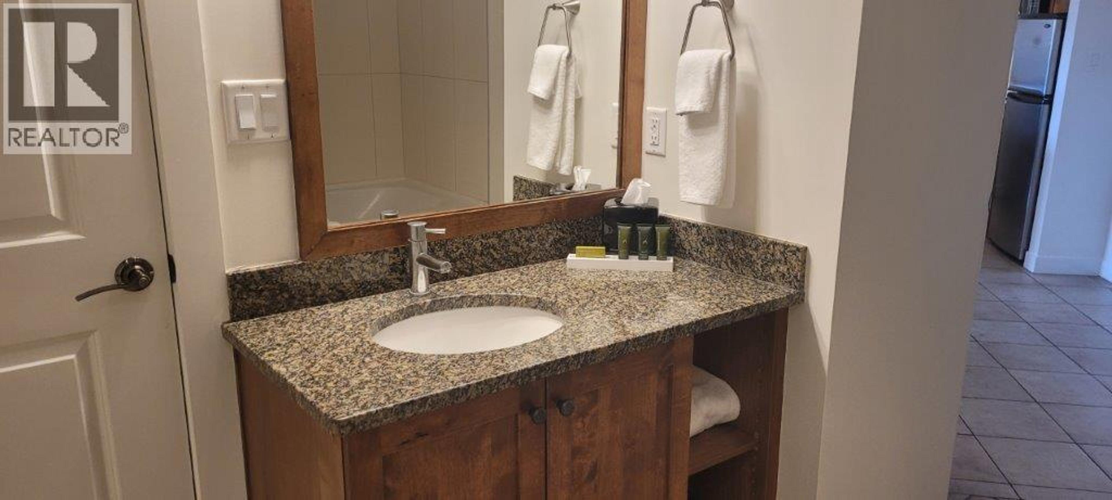 #205 4200 LAKESHORE DRIVE - 9