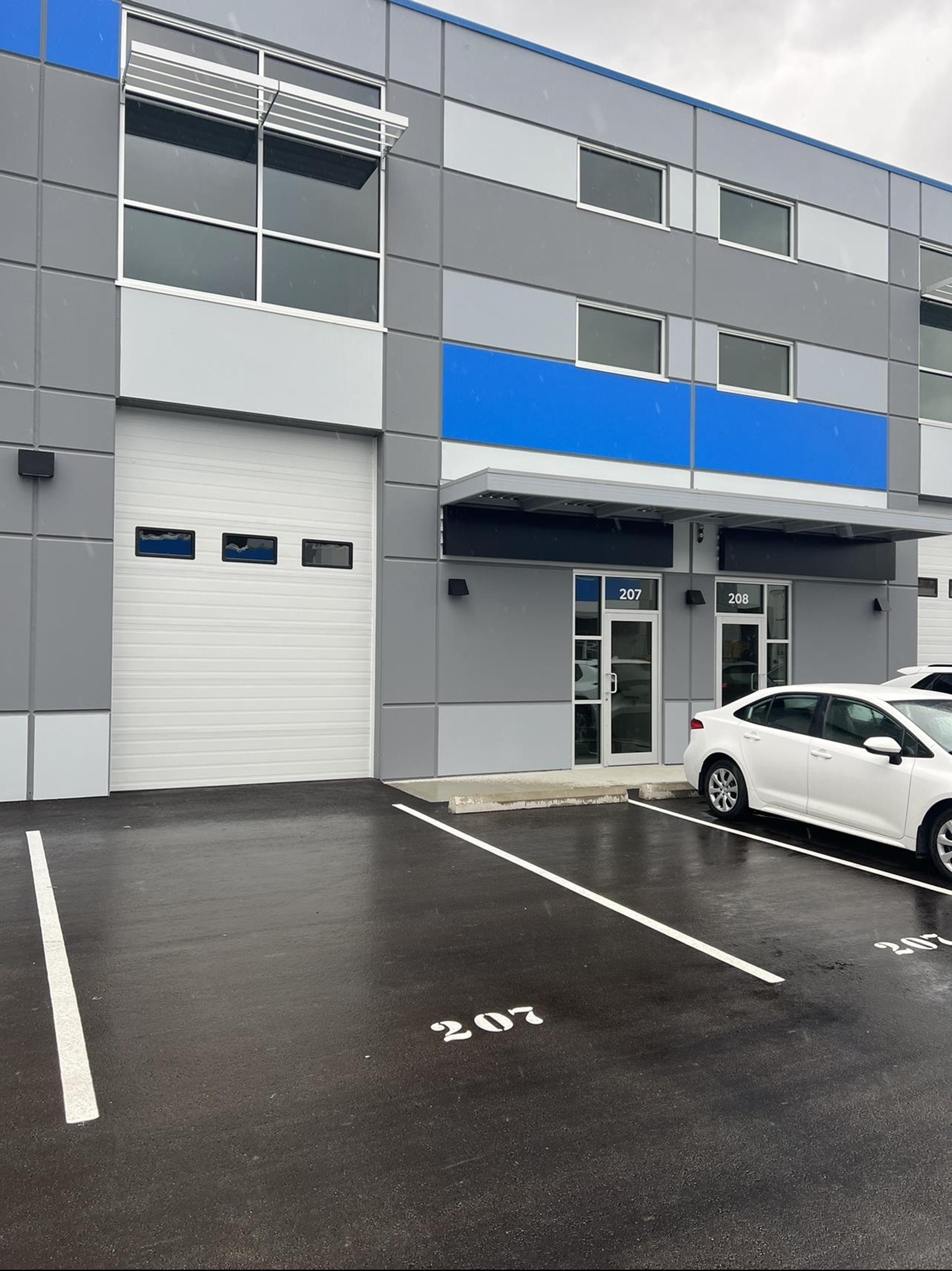 #208 23251 FRASERWOOD WAY - Main Image