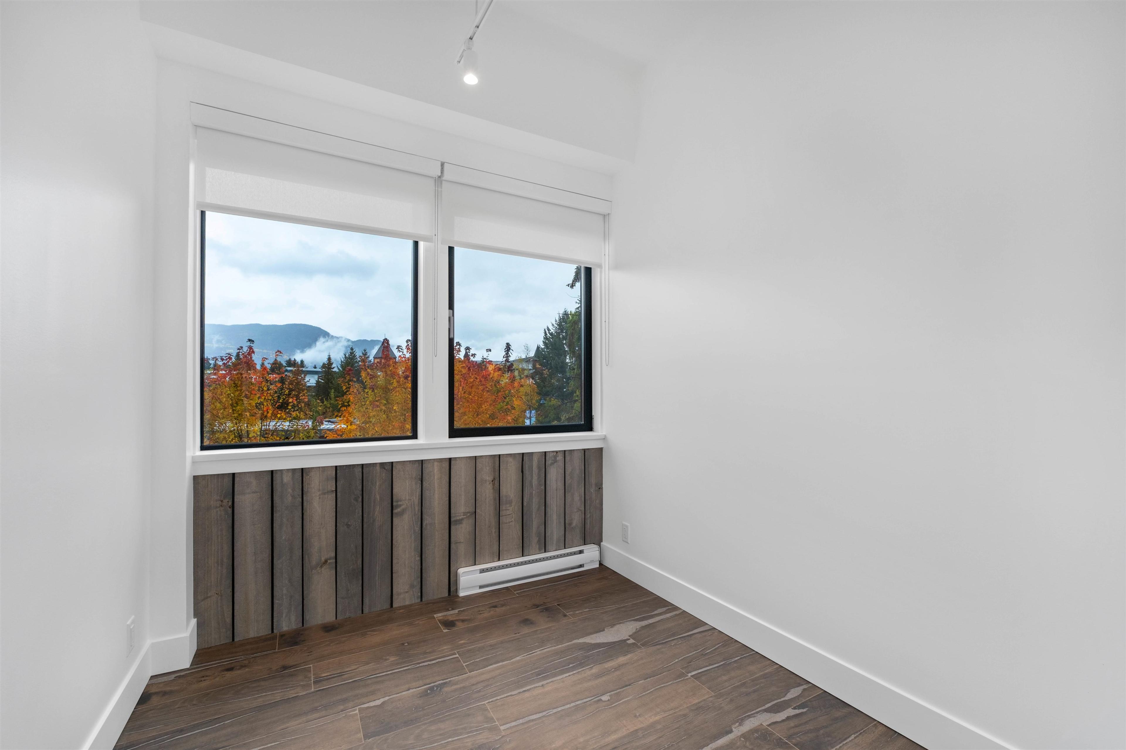 #301 4024 VILLAGE SQUARE - Image 3