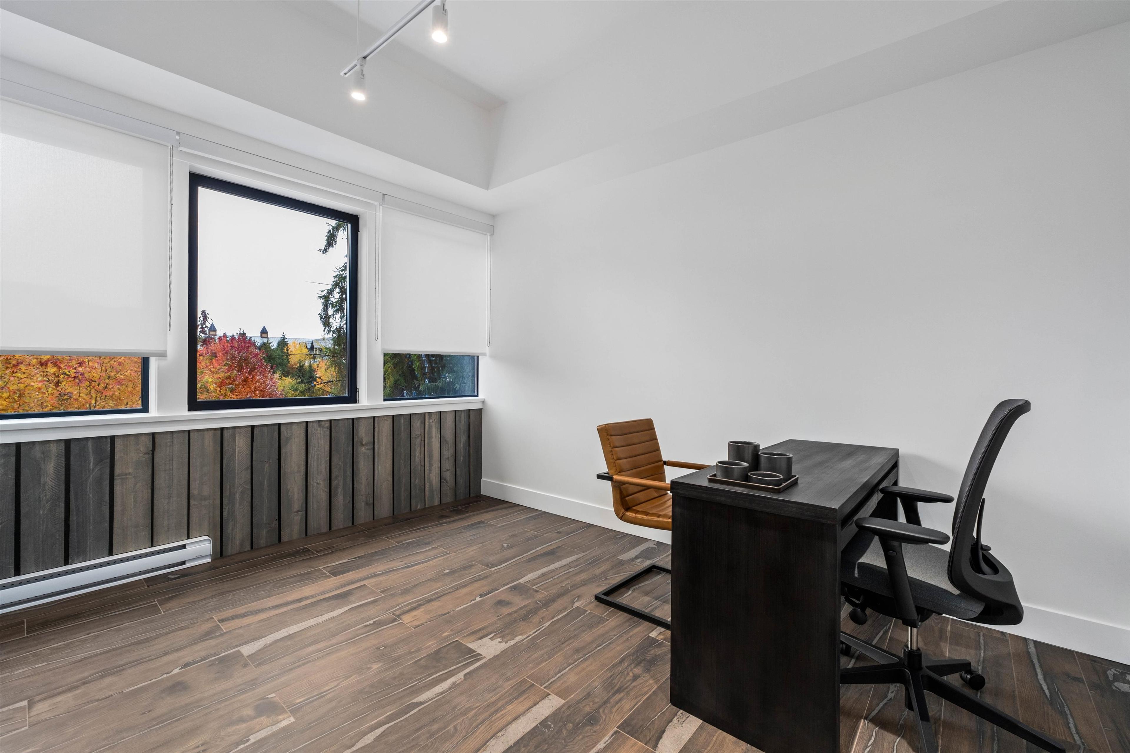 #301 4024 VILLAGE SQUARE - Main Image