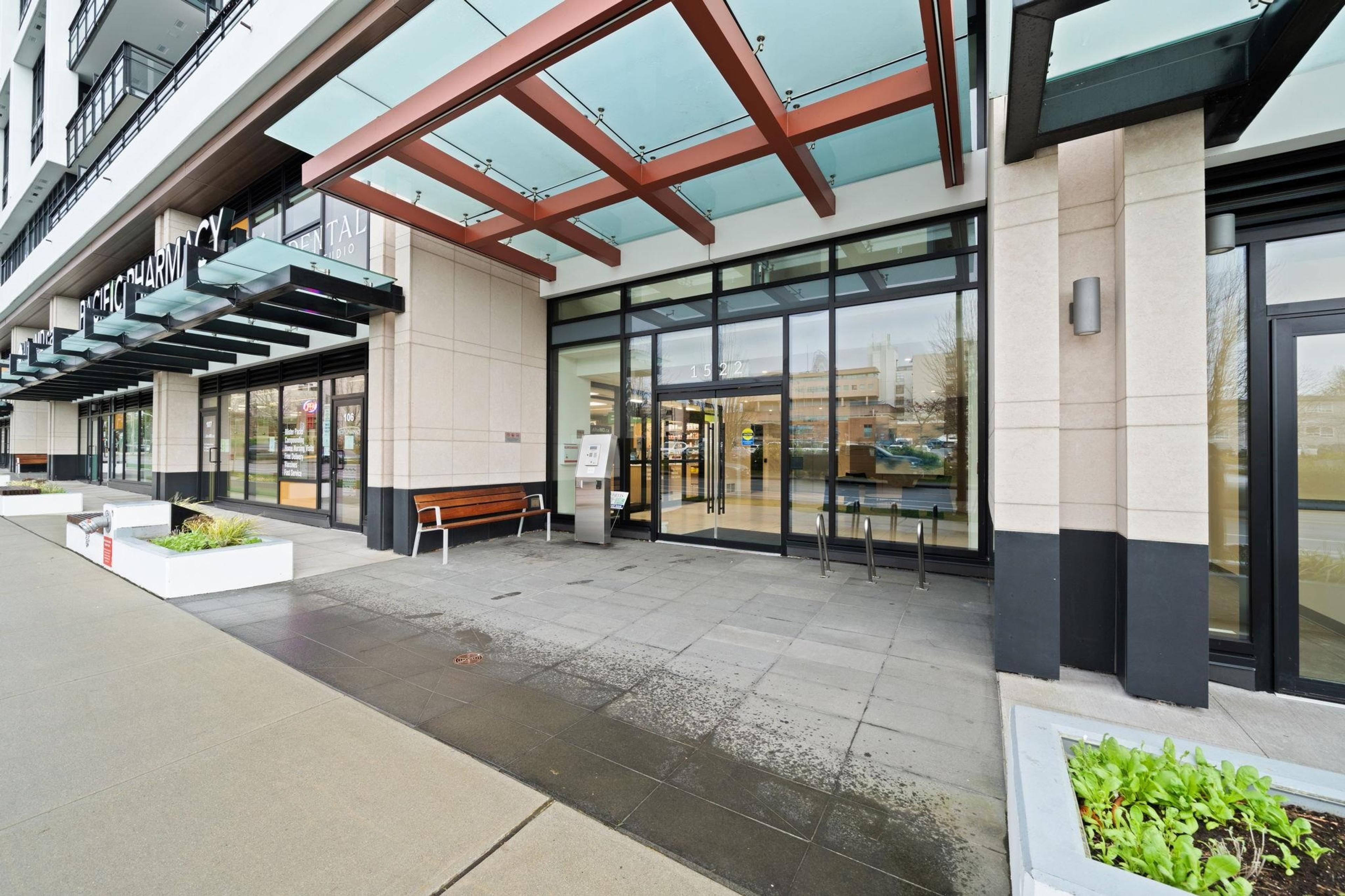 #213 1522 FINLAY STREET - 4