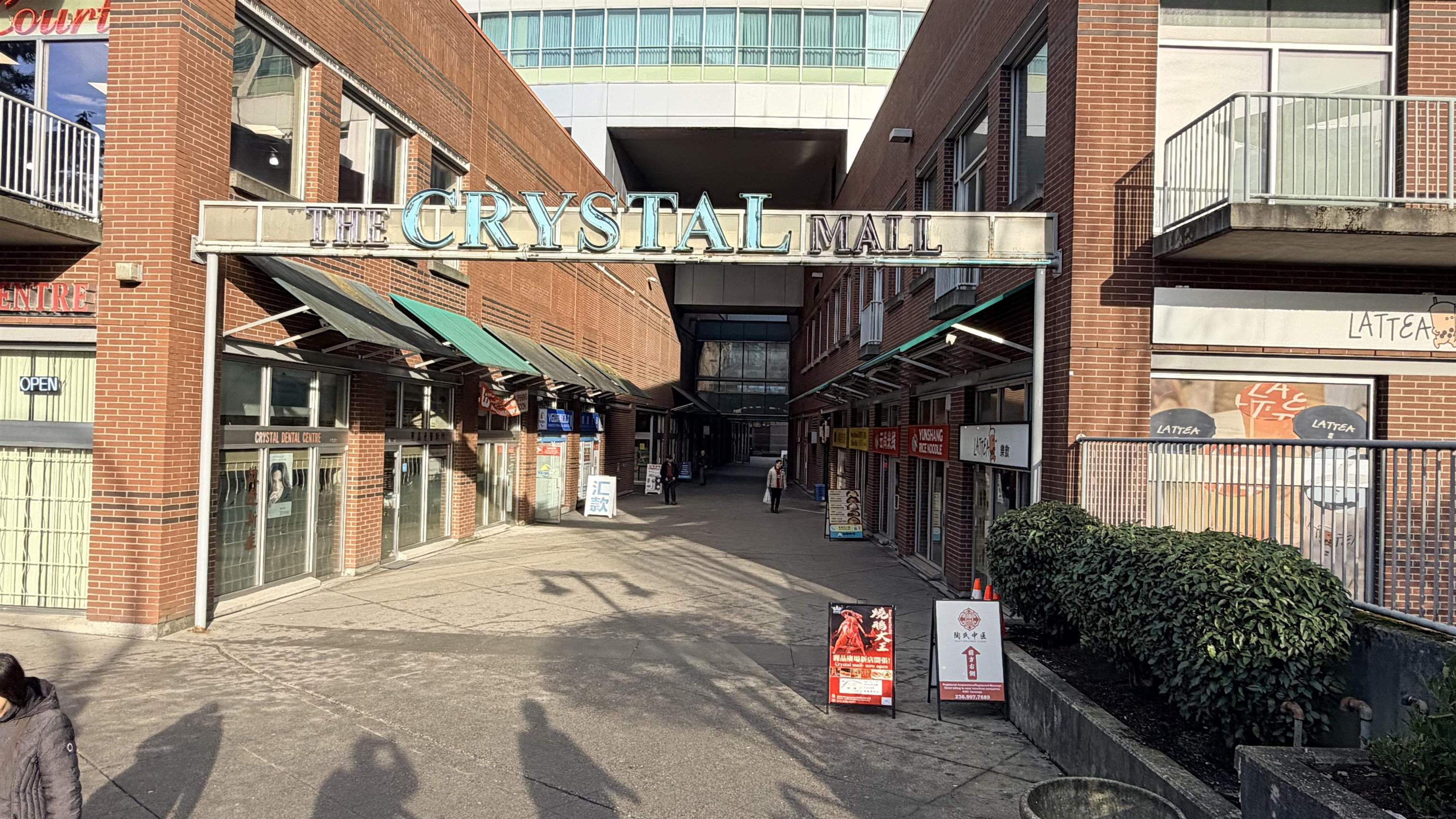 #1009 4500 KINGSWAY - Image 3