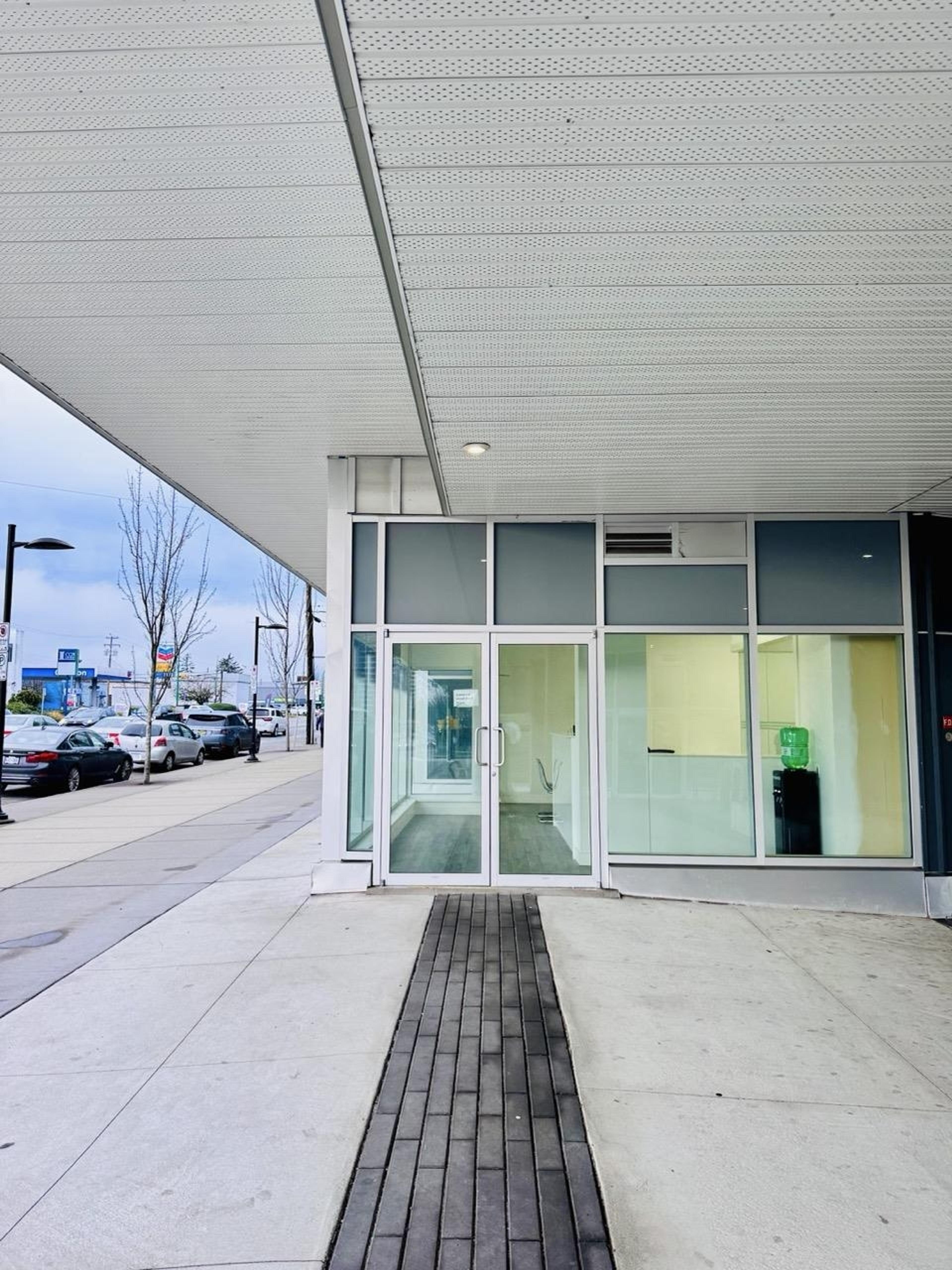 #105 6281 KINGSWAY - Image 2