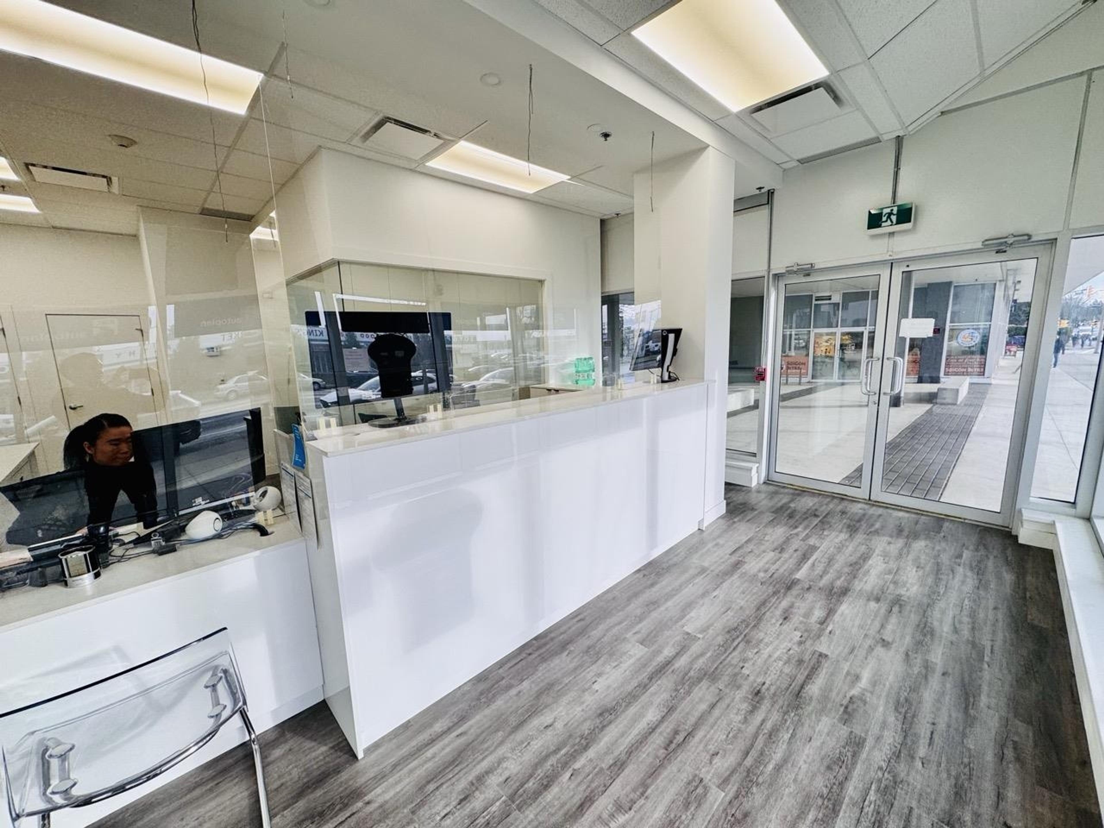 #105 6281 KINGSWAY - Image 5