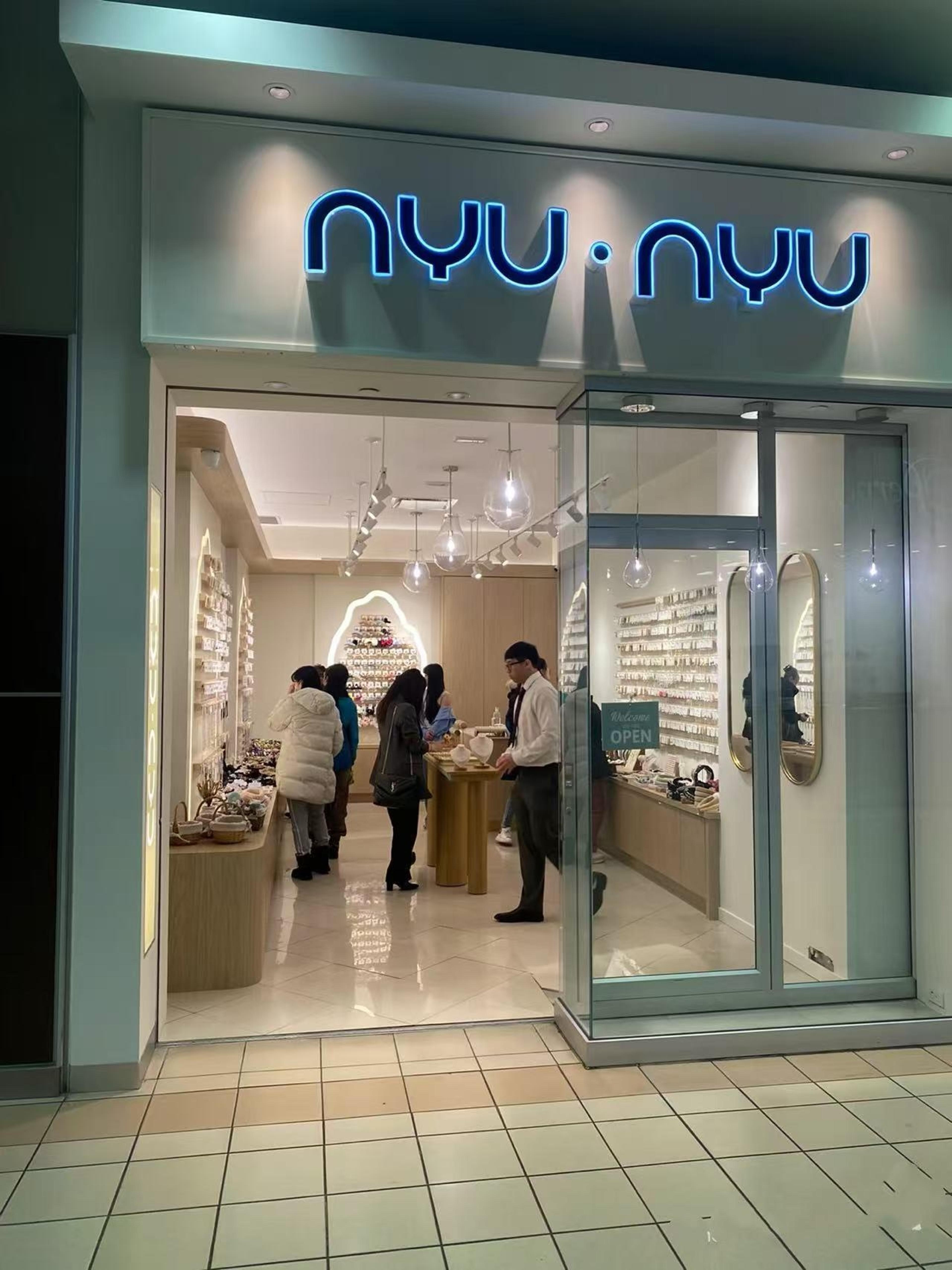 #150 4800 KINGSWAY - Image 5