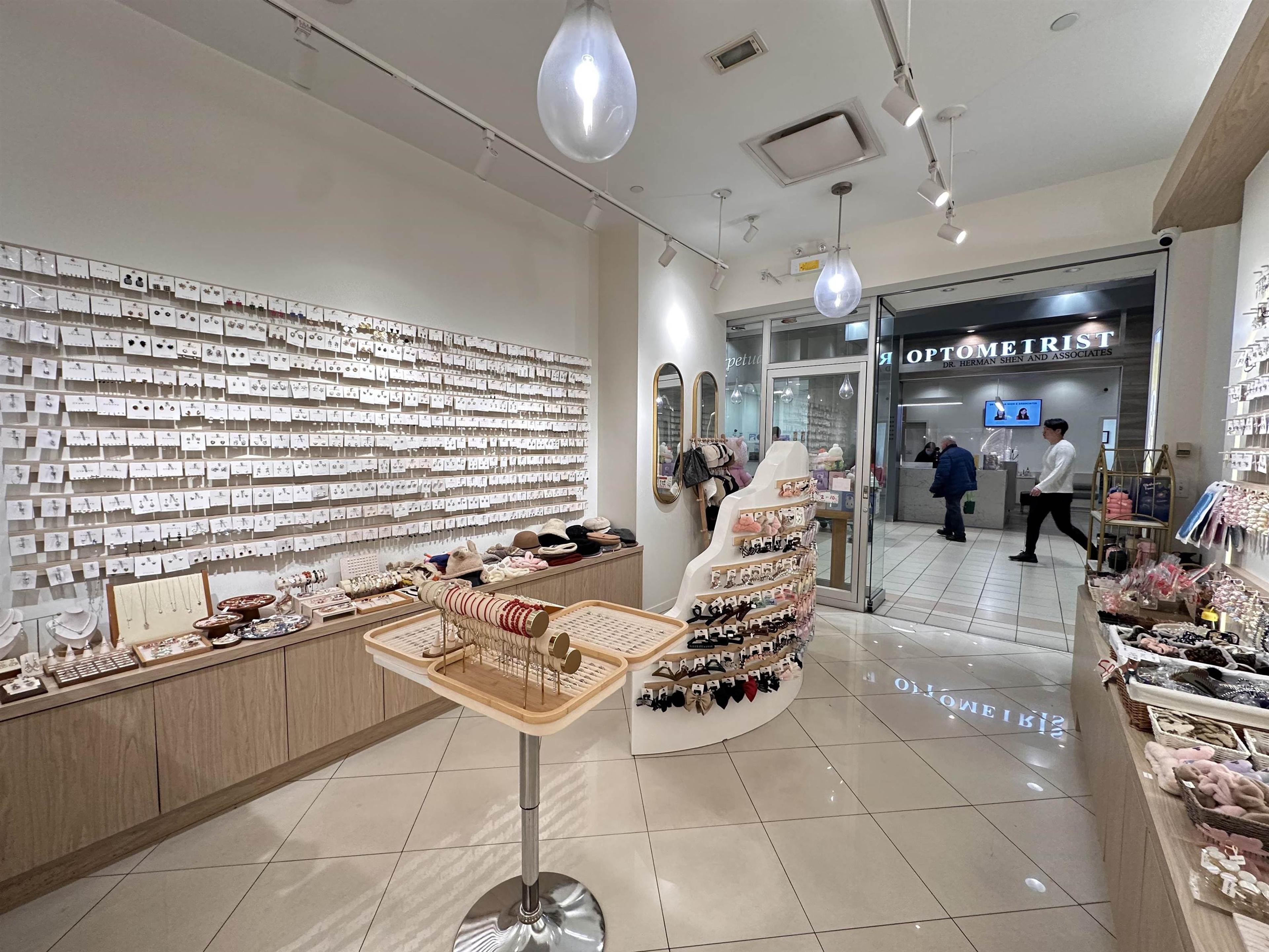 #150 4800 KINGSWAY - Image 4