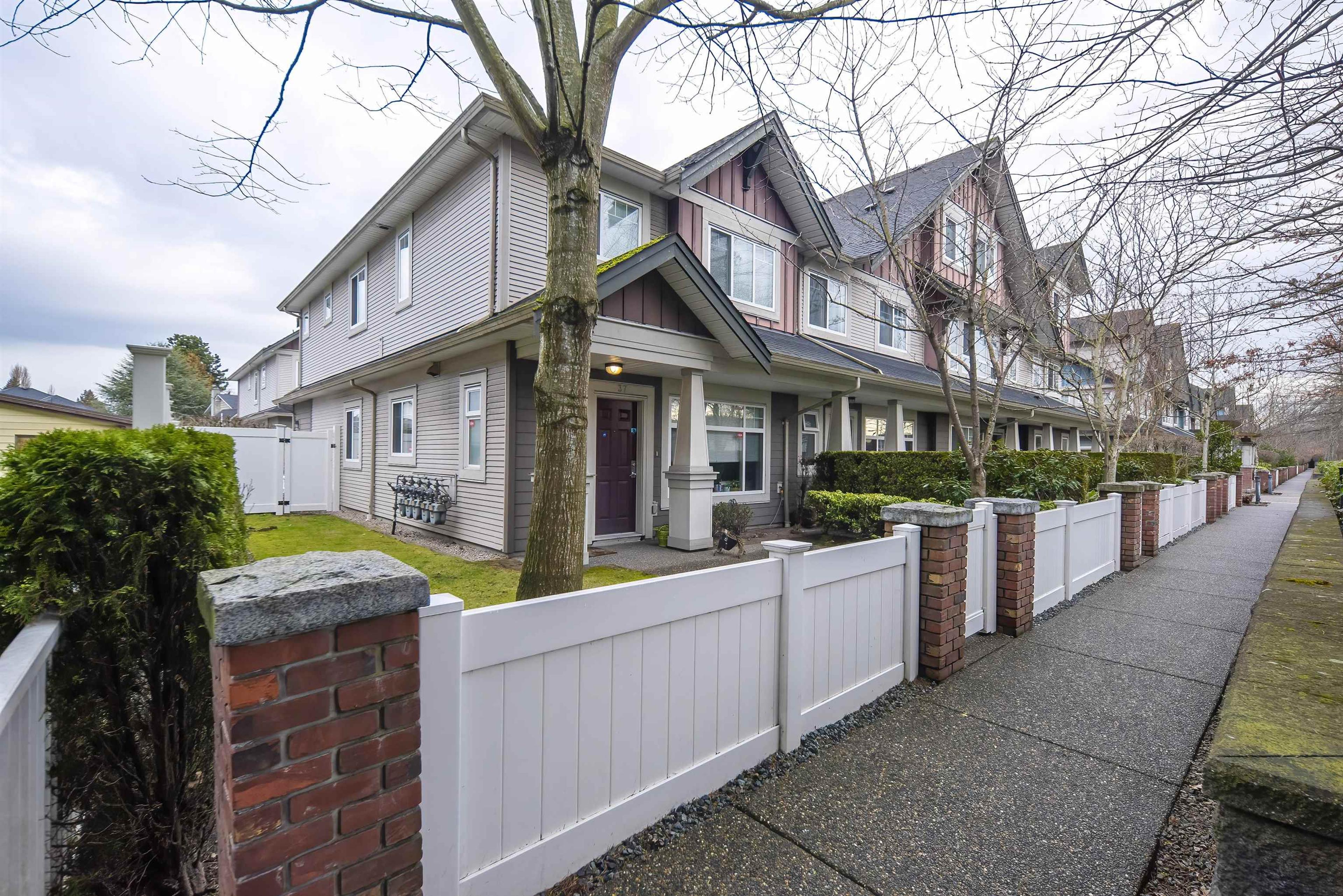 11393 Steveston Highway, Richmond - Exteriors - Full Complex View - Photo 2