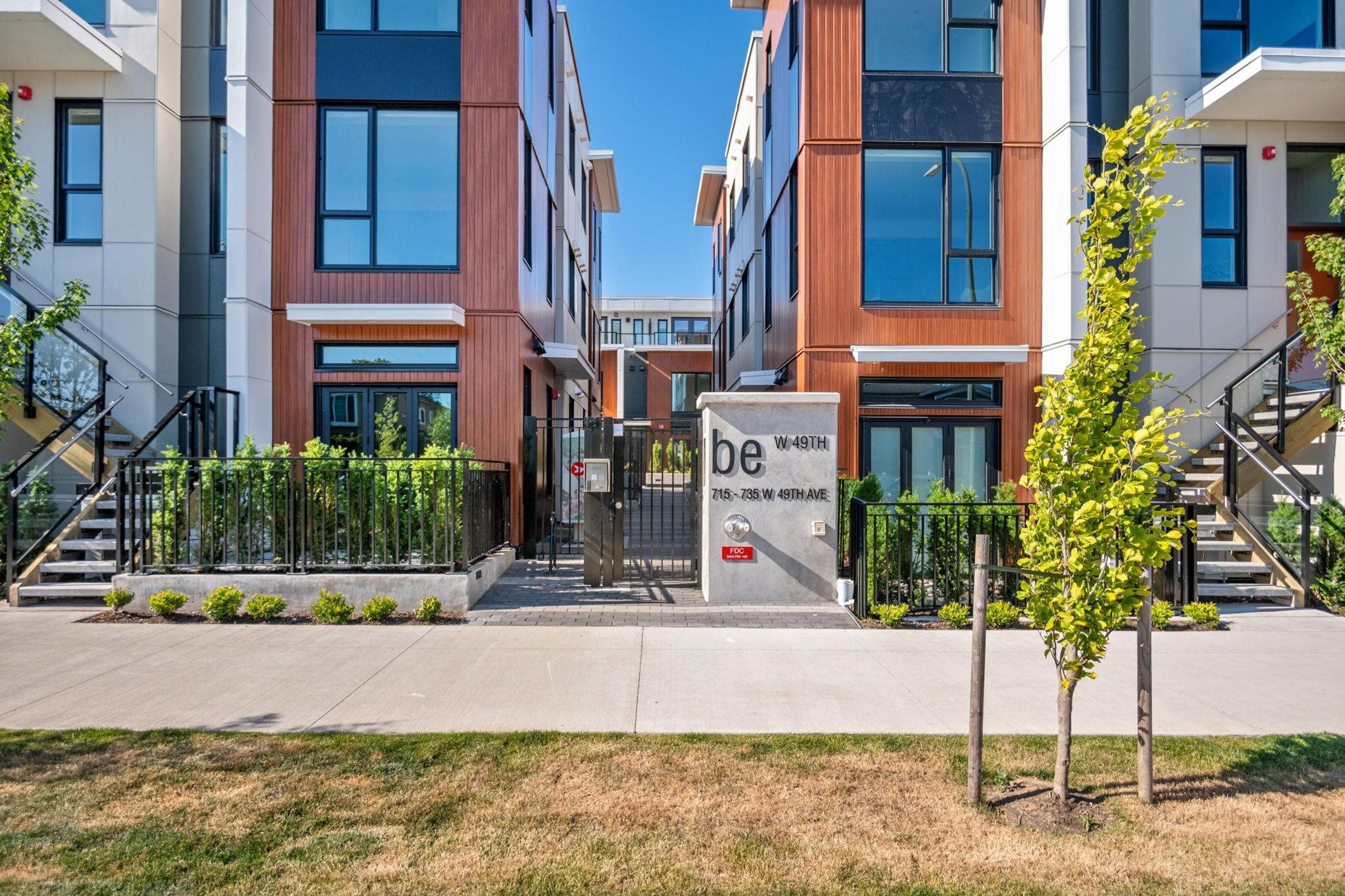 715 W 49th Avenue, Vancouver - Exteriors - Photo 1