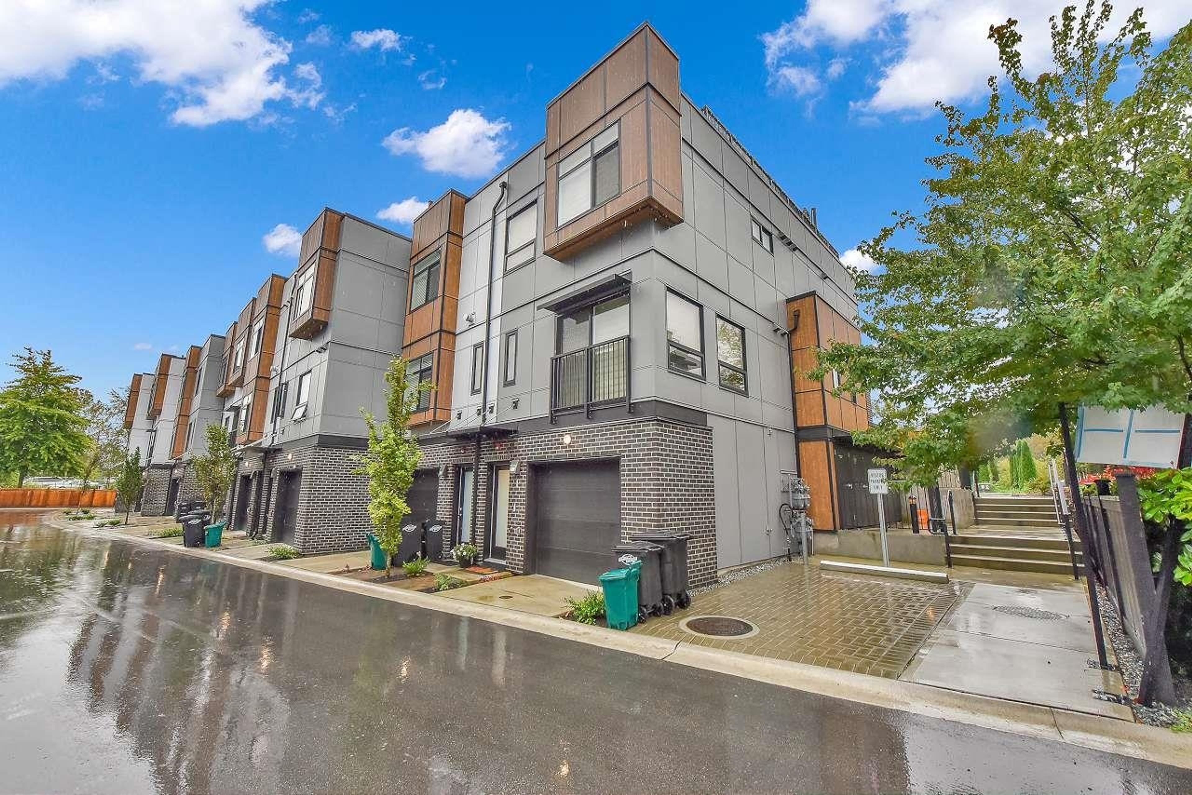 629 South Dyke Road, New Westminster - Exteriors - Photo 1