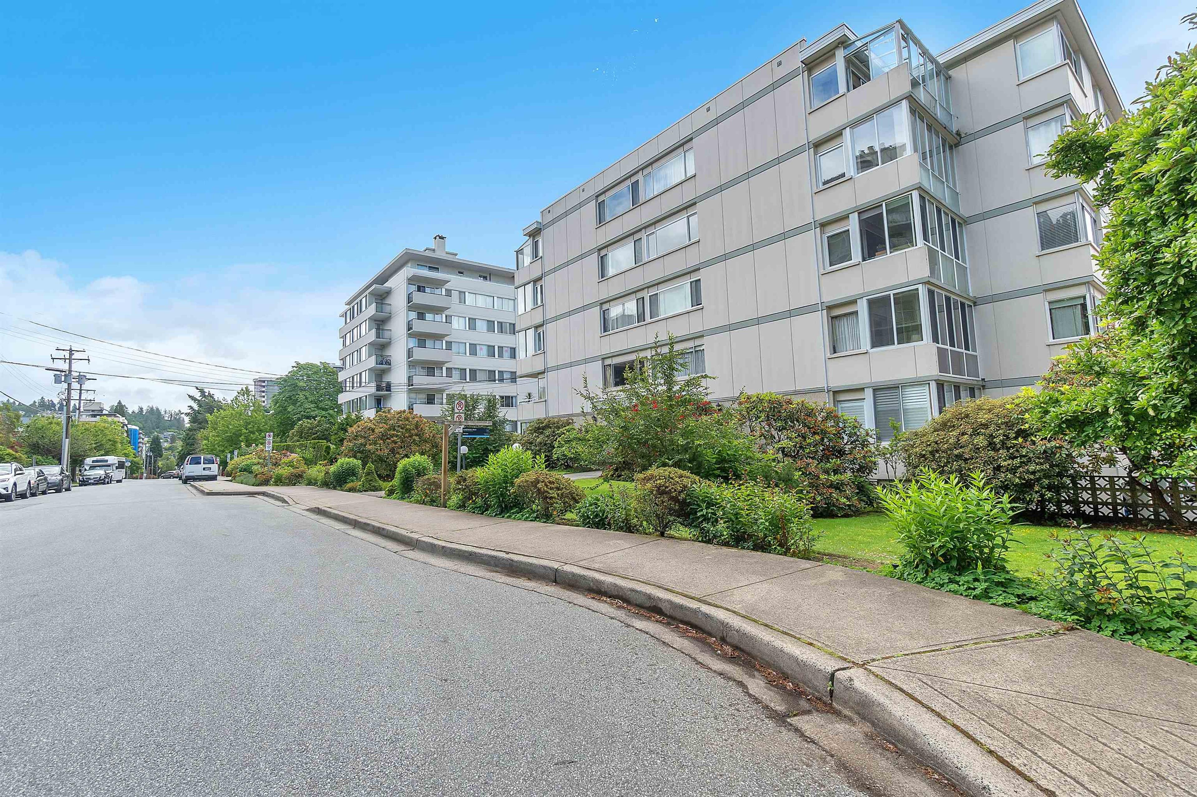 1750 Esquimalt Avenue, West Vancouver - Exteriors - Full Complex View - Photo 2