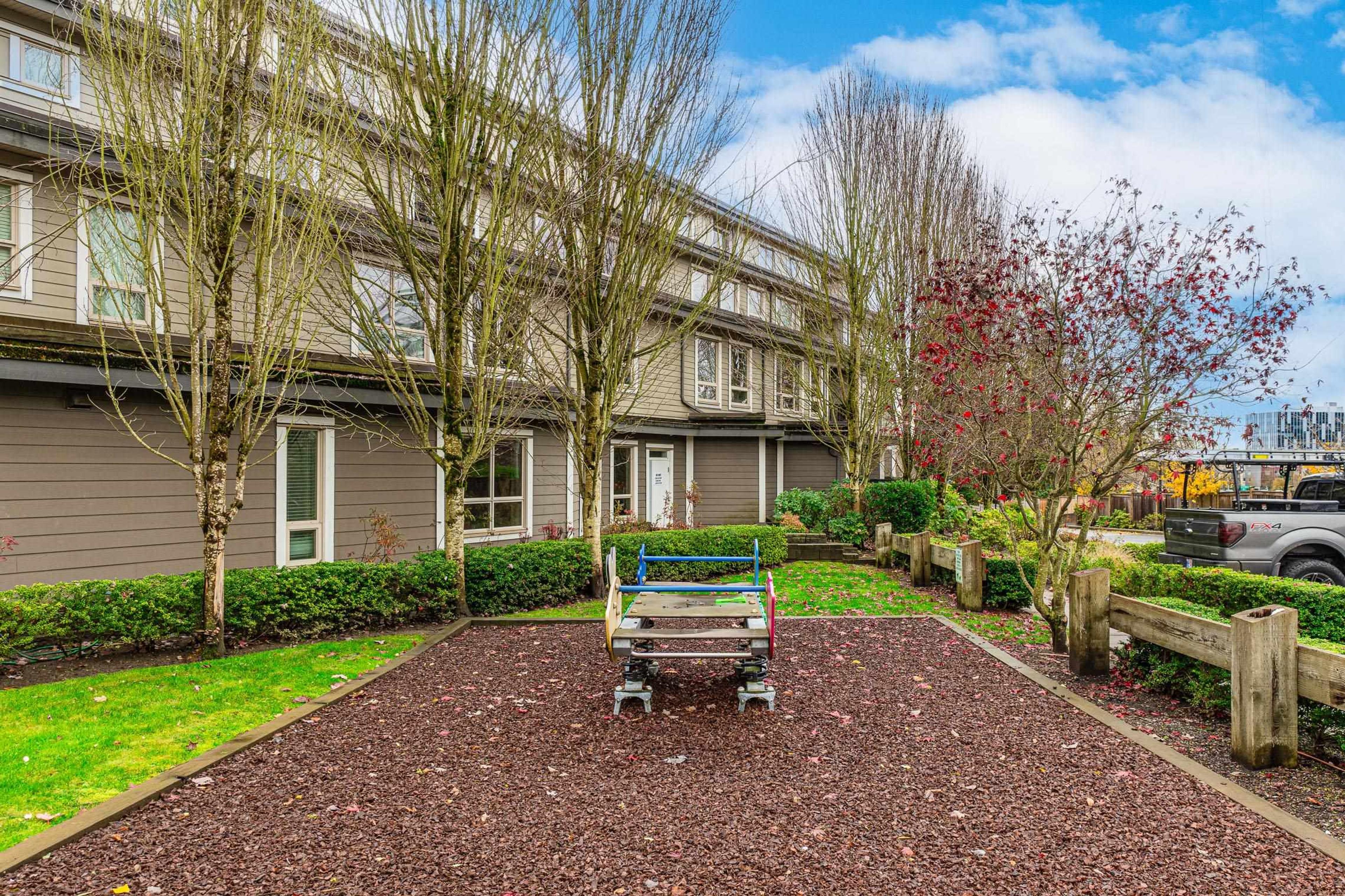 13897 Fraser Highway, Surrey - Exteriors - Photo 2