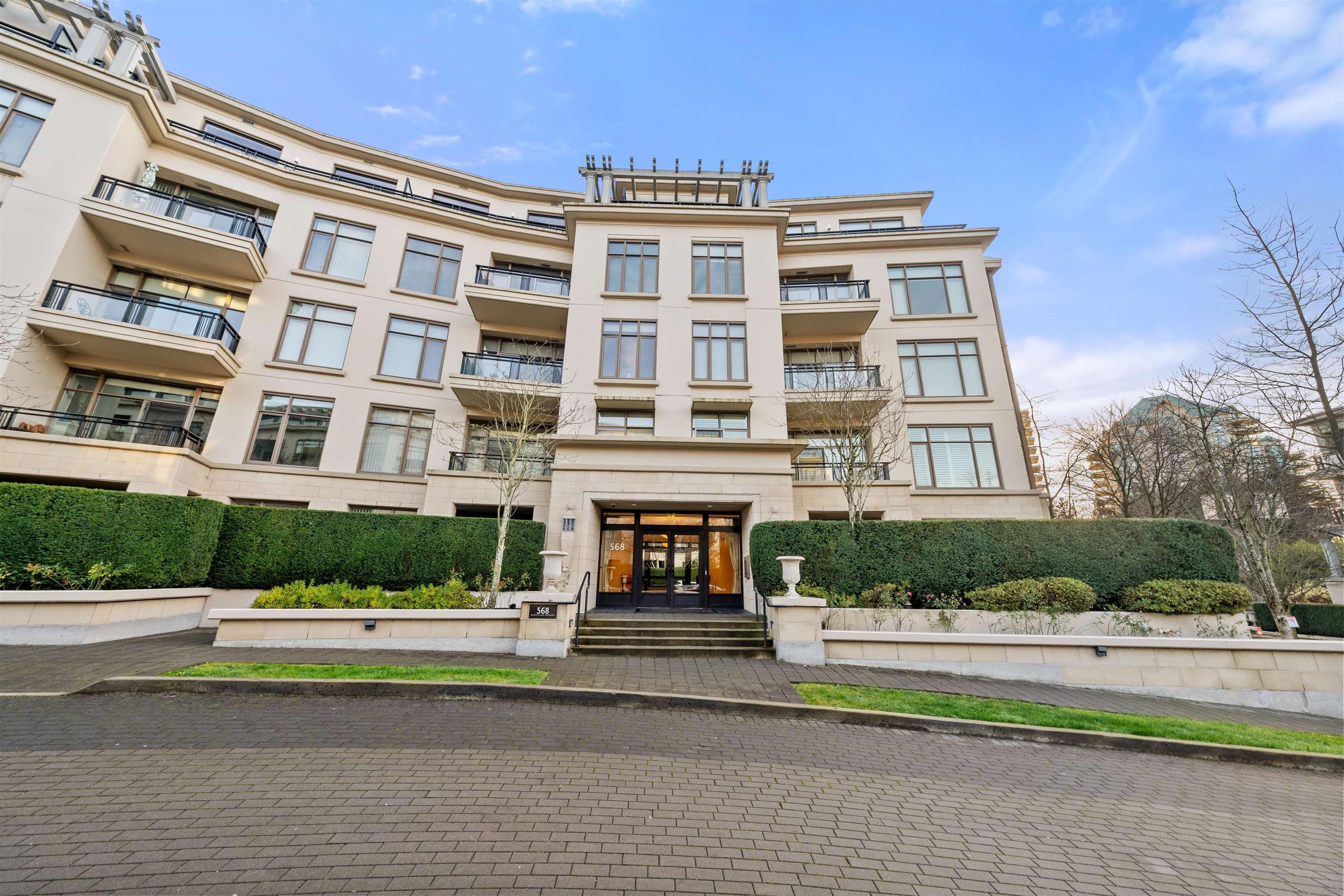 533 Waters Edge Crescent, West Vancouver - Exteriors - Full Complex View - Photo 1