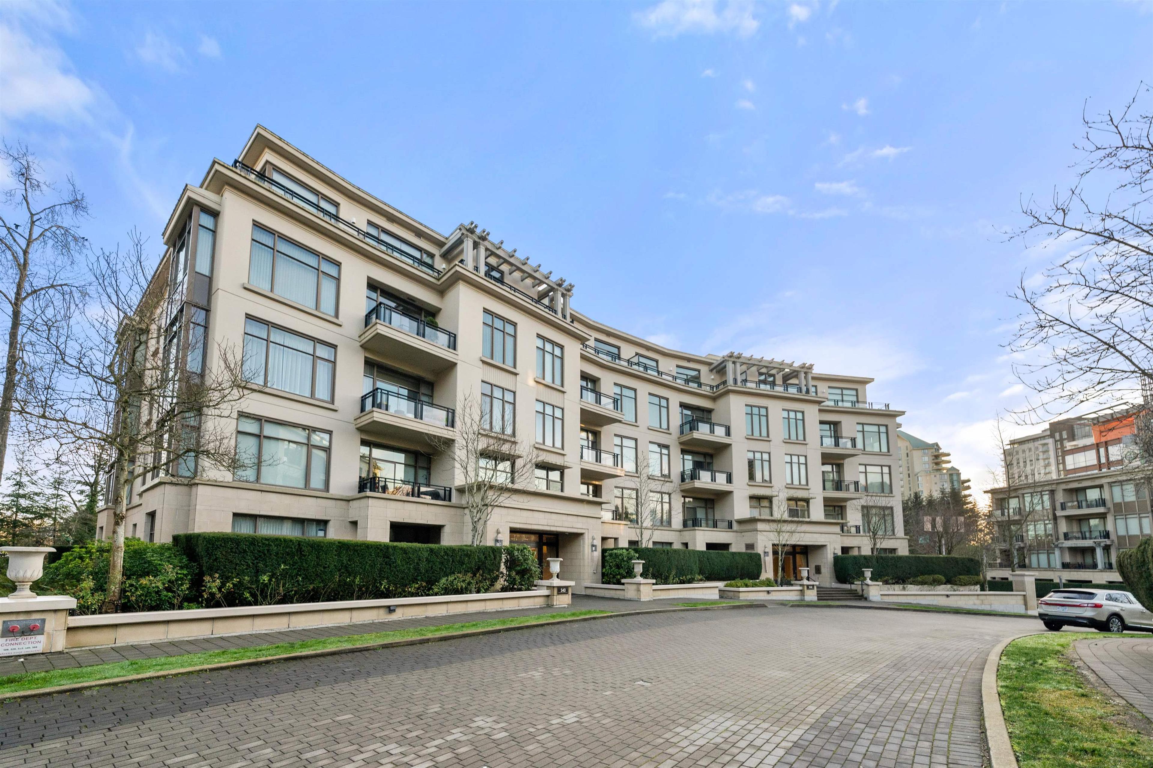 533 Waters Edge Crescent, West Vancouver - Exteriors - Full Complex View - Photo 4