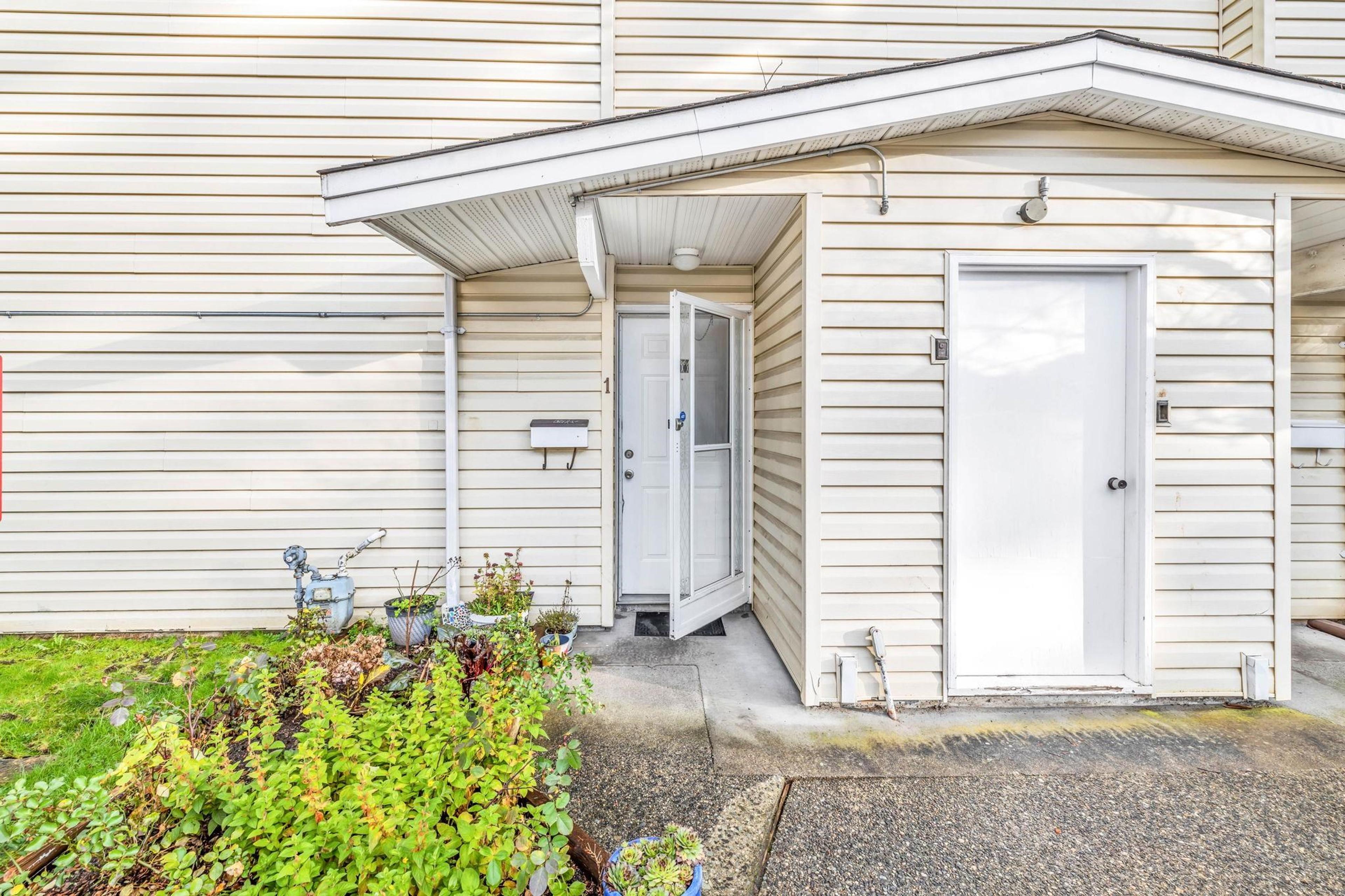 9378 122 Street, Surrey - Exteriors - Photo 2