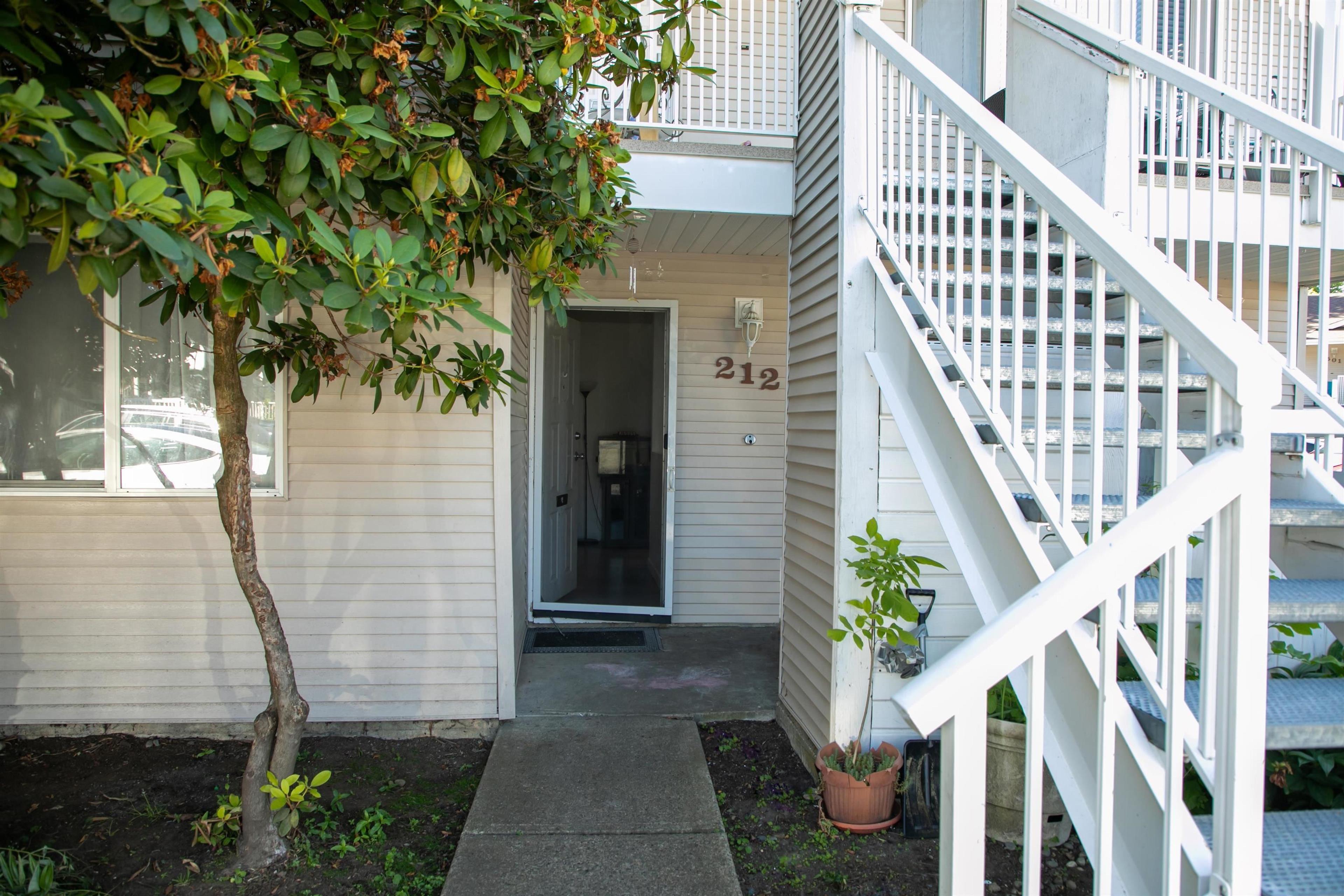 13947 72 Avenue, Surrey - Exteriors - Photo 1